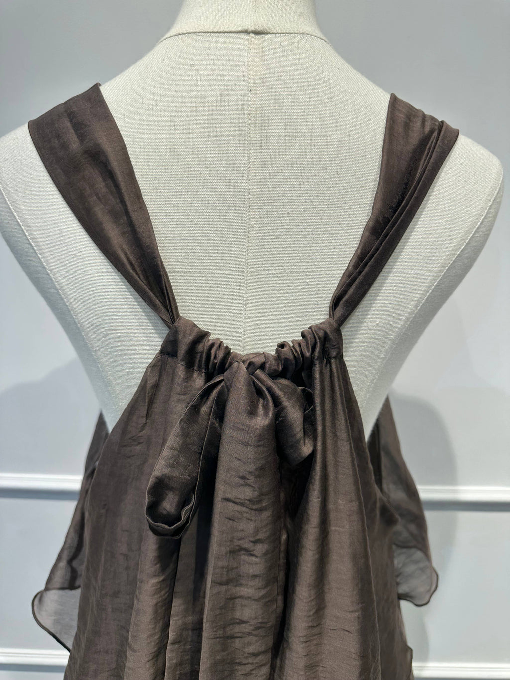 Robe à Volants à Bretelles et Nœud Déco