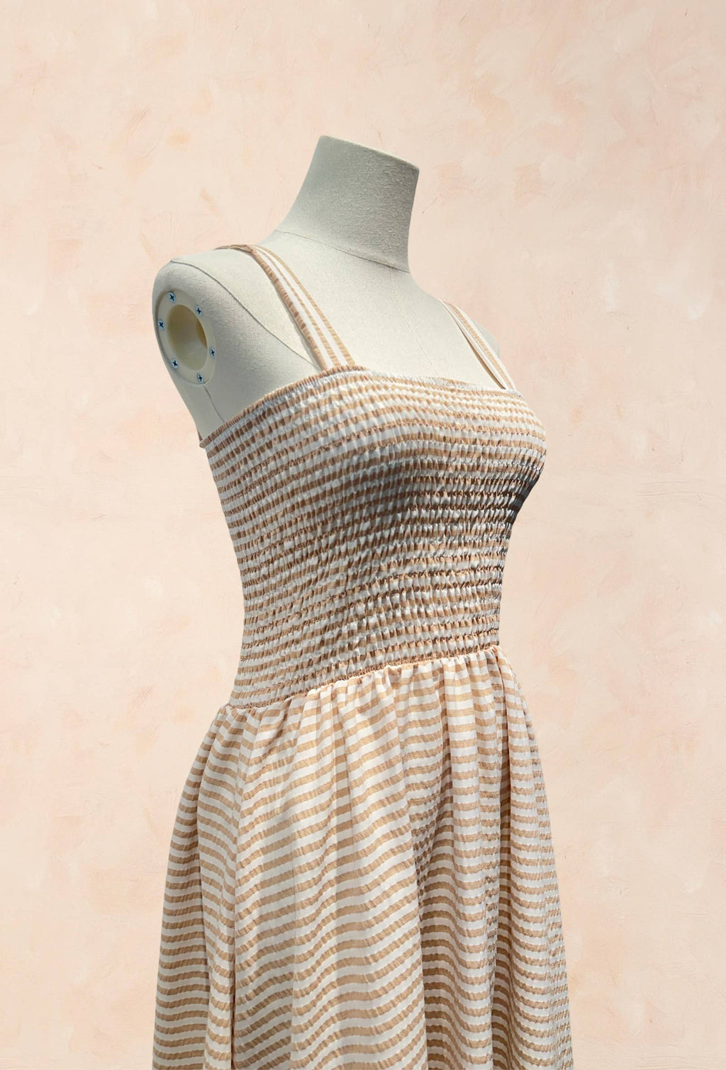 Robe longue à fines bretelles élastiquée