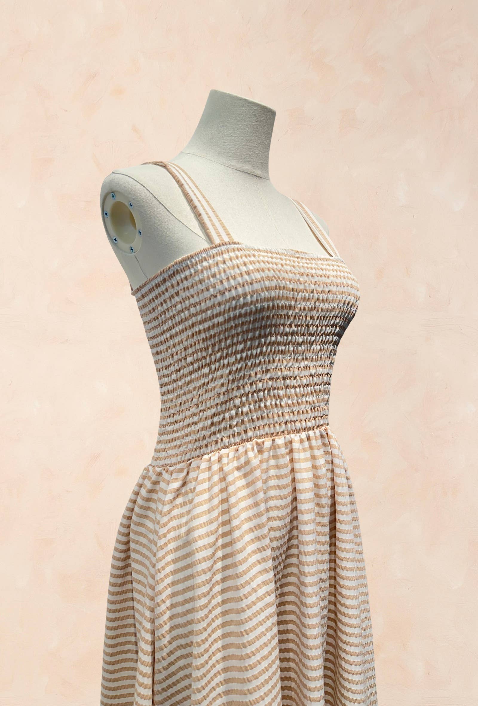 Robe longue à fines bretelles élastiquée