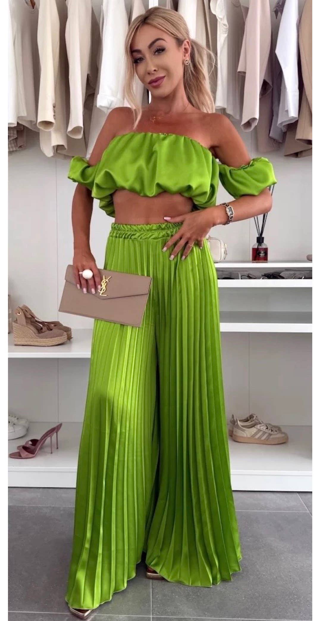 Ensemble Satiné – Top Bardot &Pantalon Palazzo Plissé