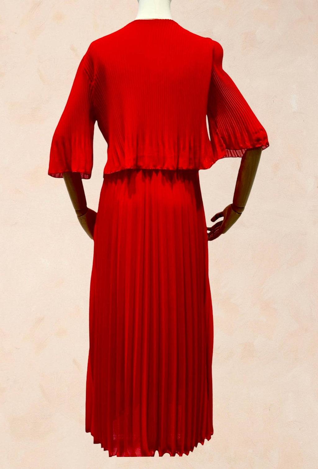 Robe élégante col rond longue plissé