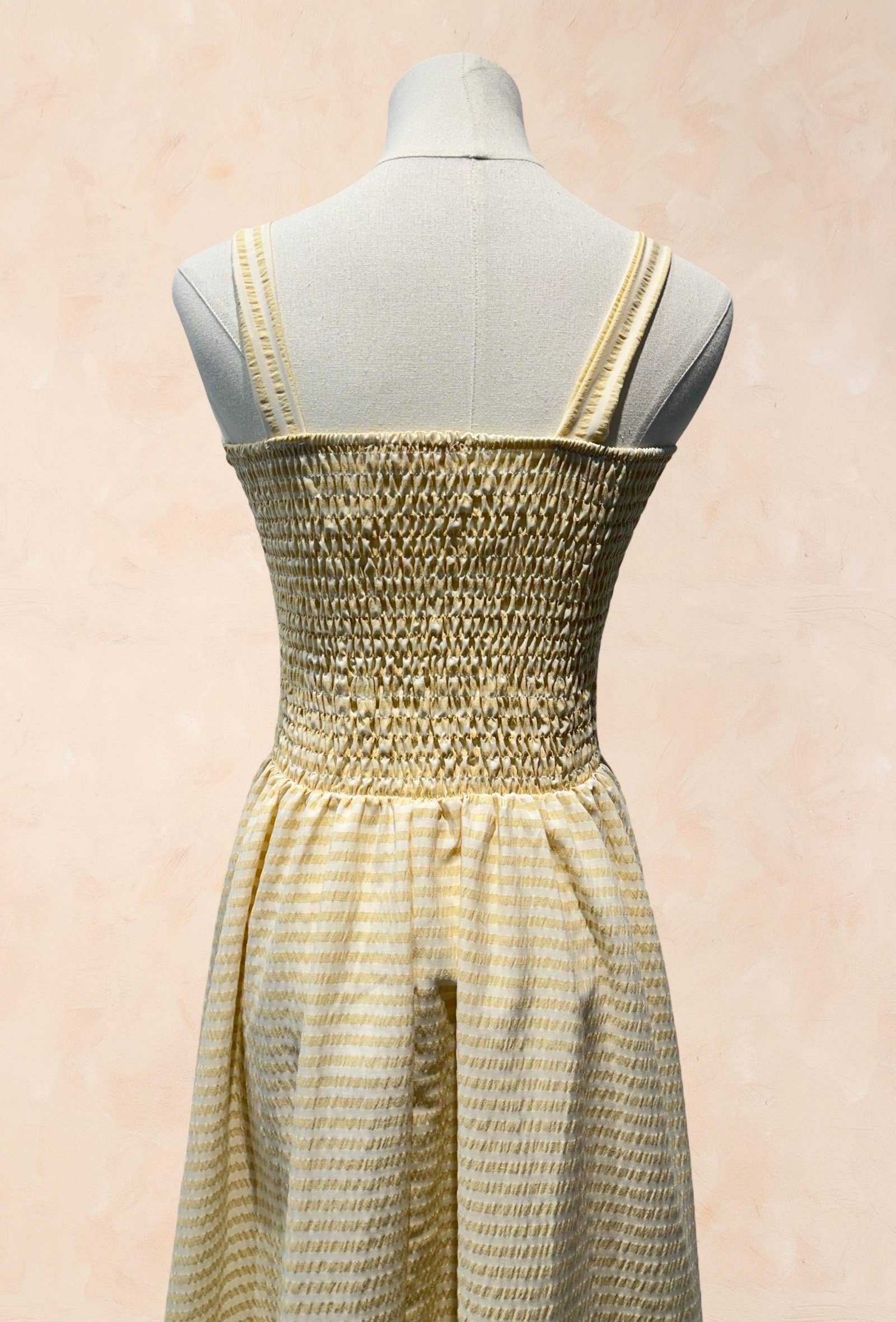 Robe longue à fines bretelles élastiquée