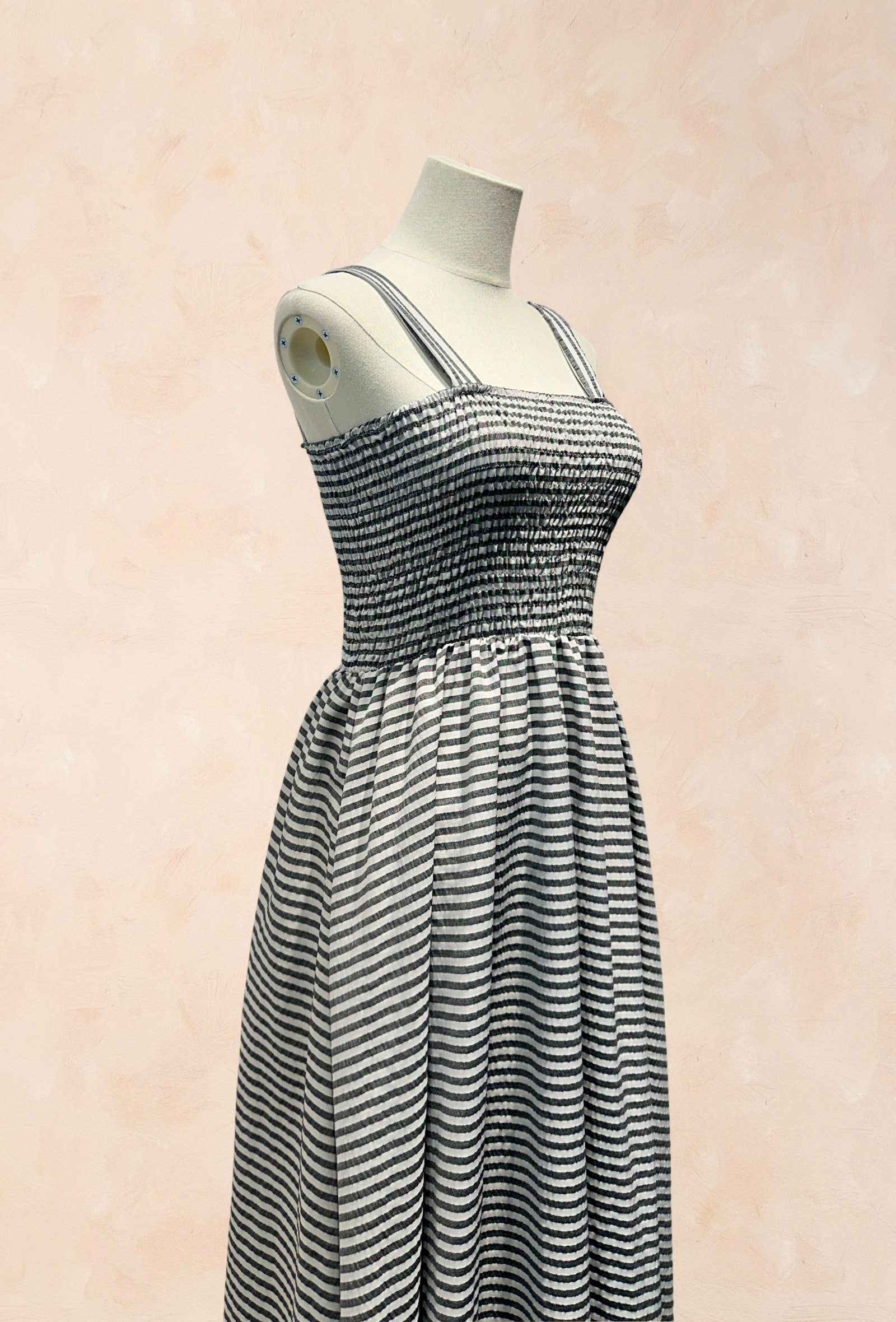 Robe longue à fines bretelles élastiquée