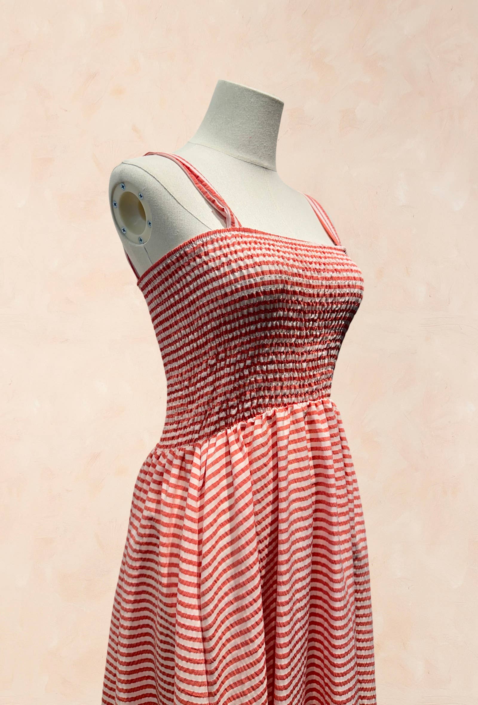 Robe longue à fines bretelles élastiquée