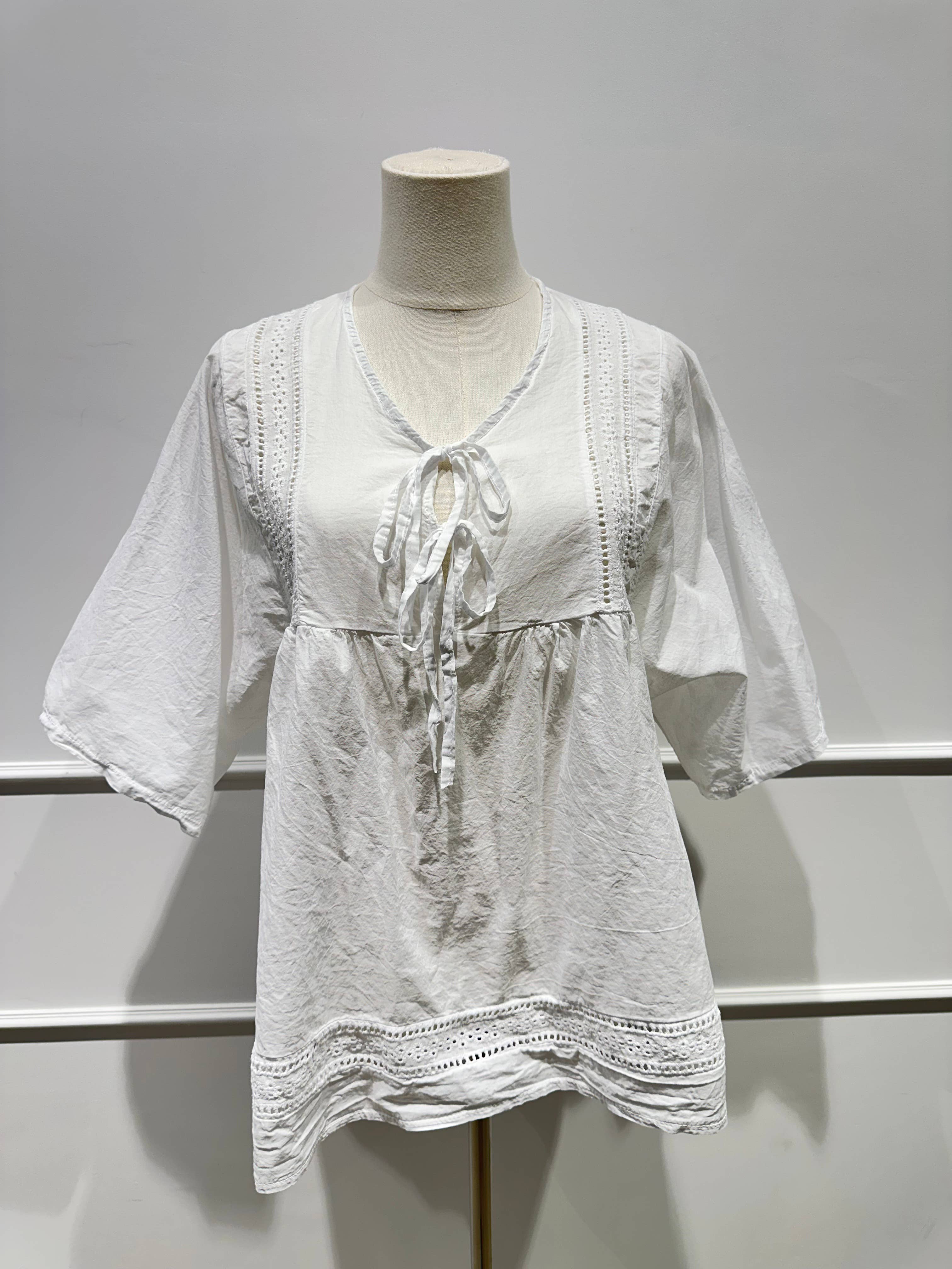 Blouse à Manches Papillon & Détails Brodés