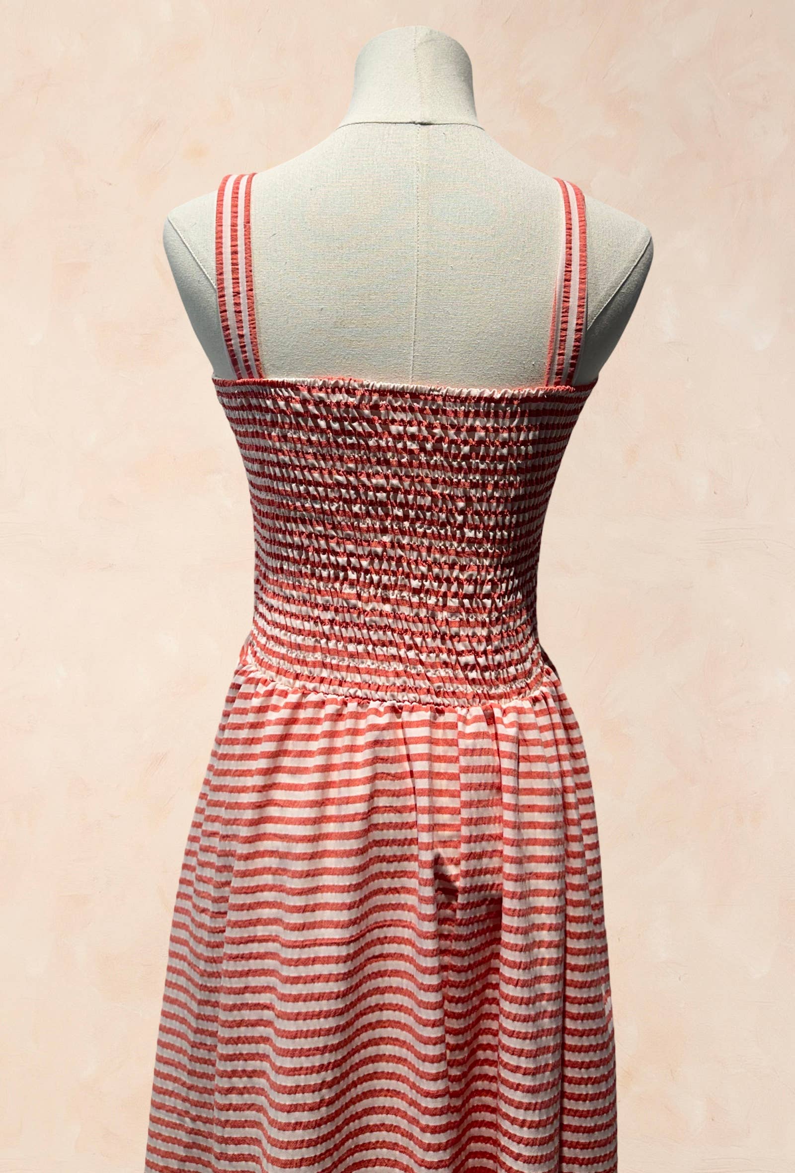 Robe longue à fines bretelles élastiquée