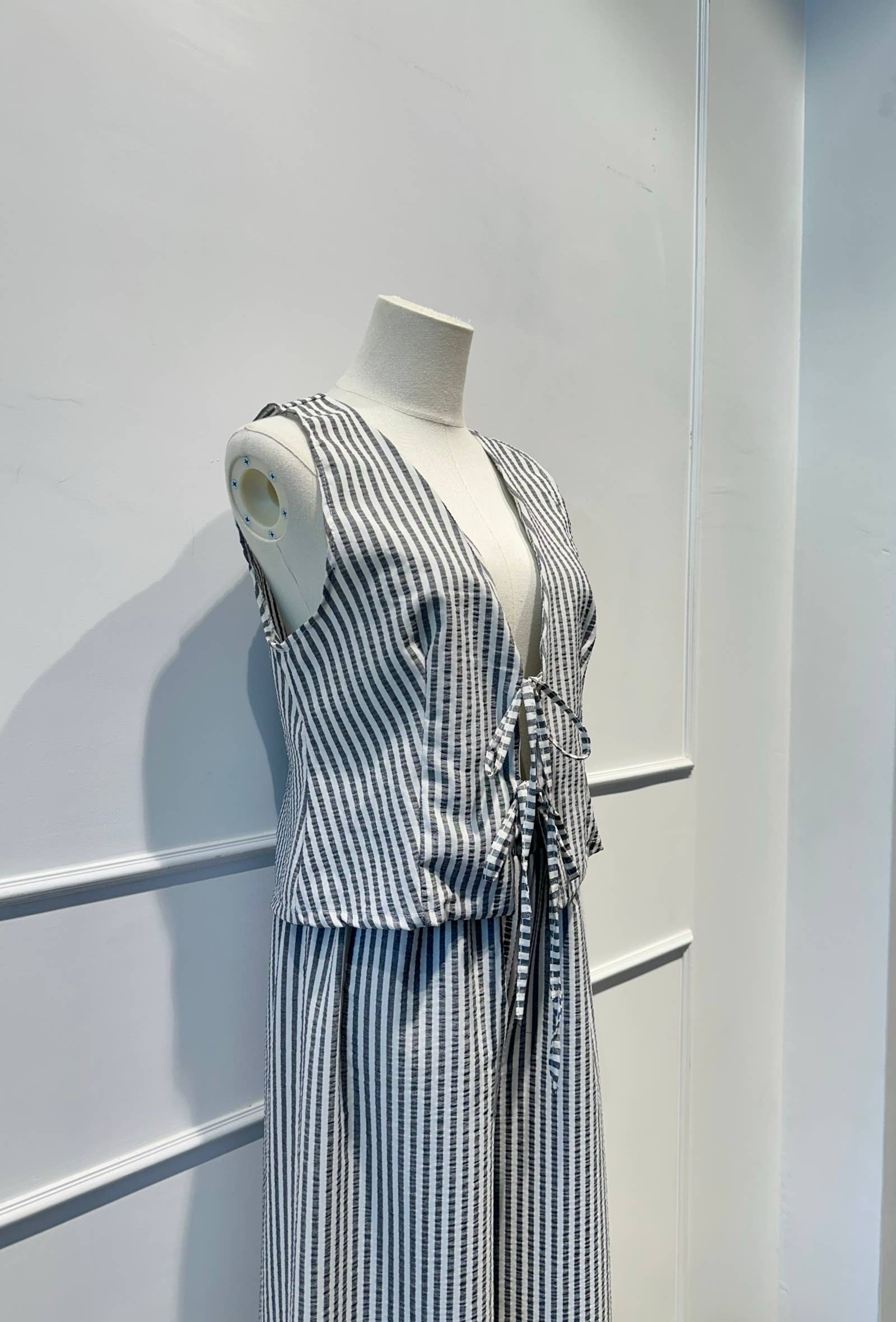 Ensemble gilet sans manches/ pantalon estival imprimé