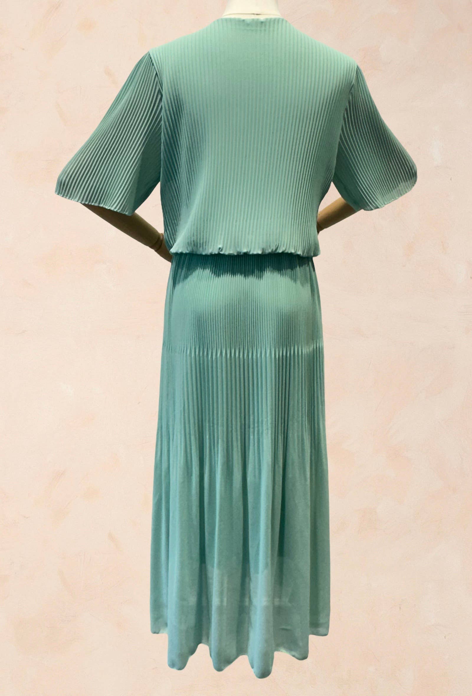 Robe Longue Plissée Encolure V