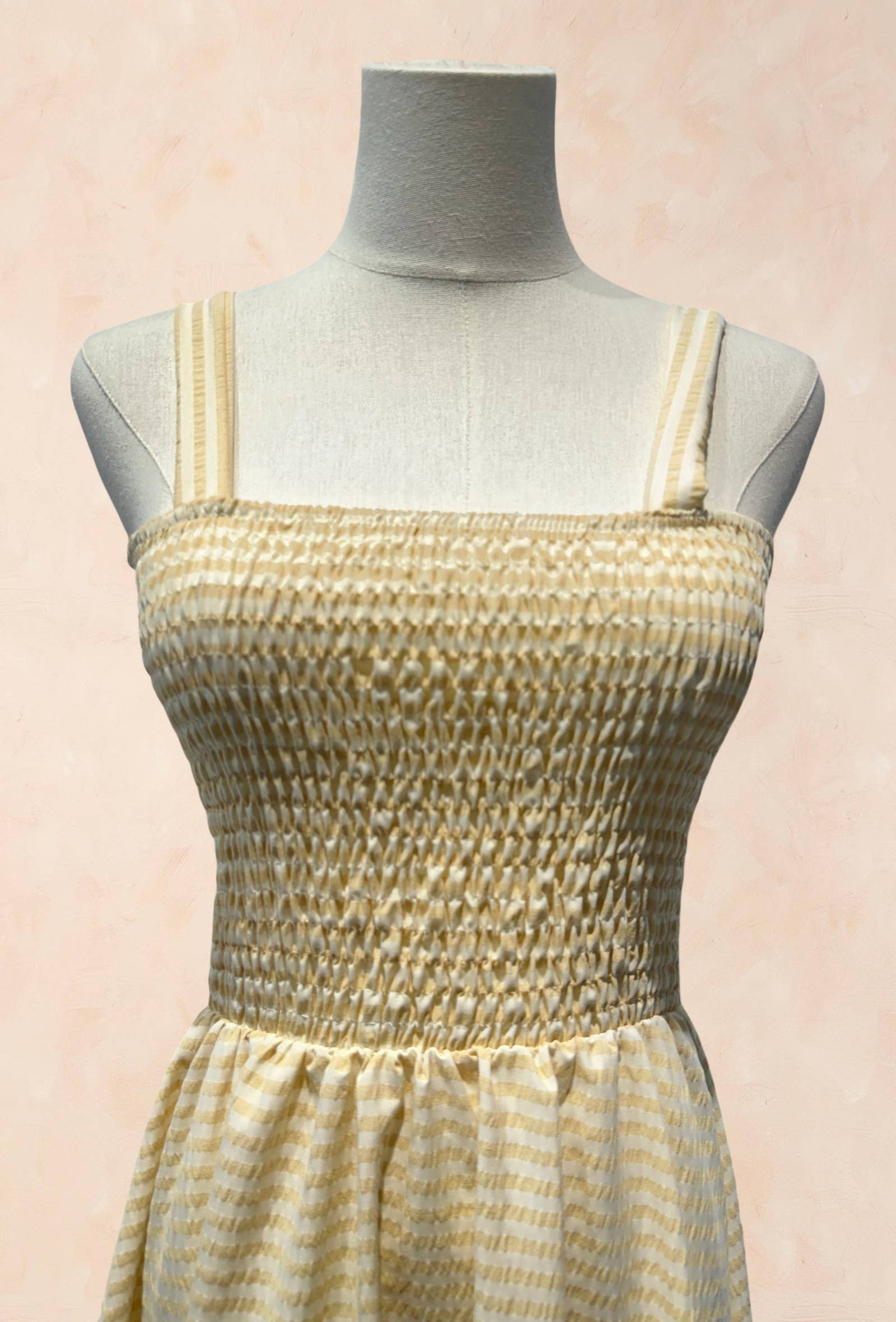 Robe longue à fines bretelles élastiquée