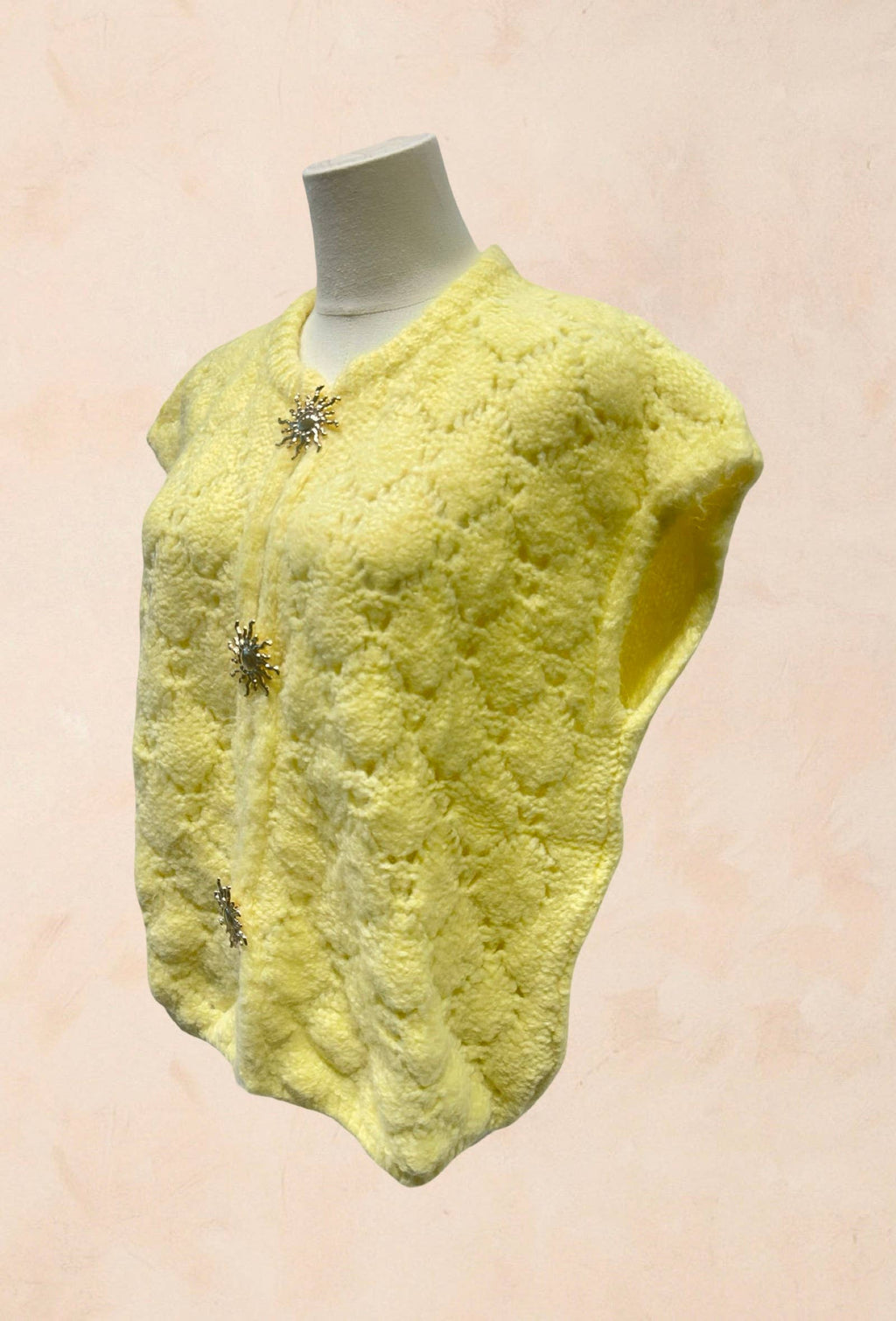 Gilet sans manches tricoté avec fermoirs bijoux