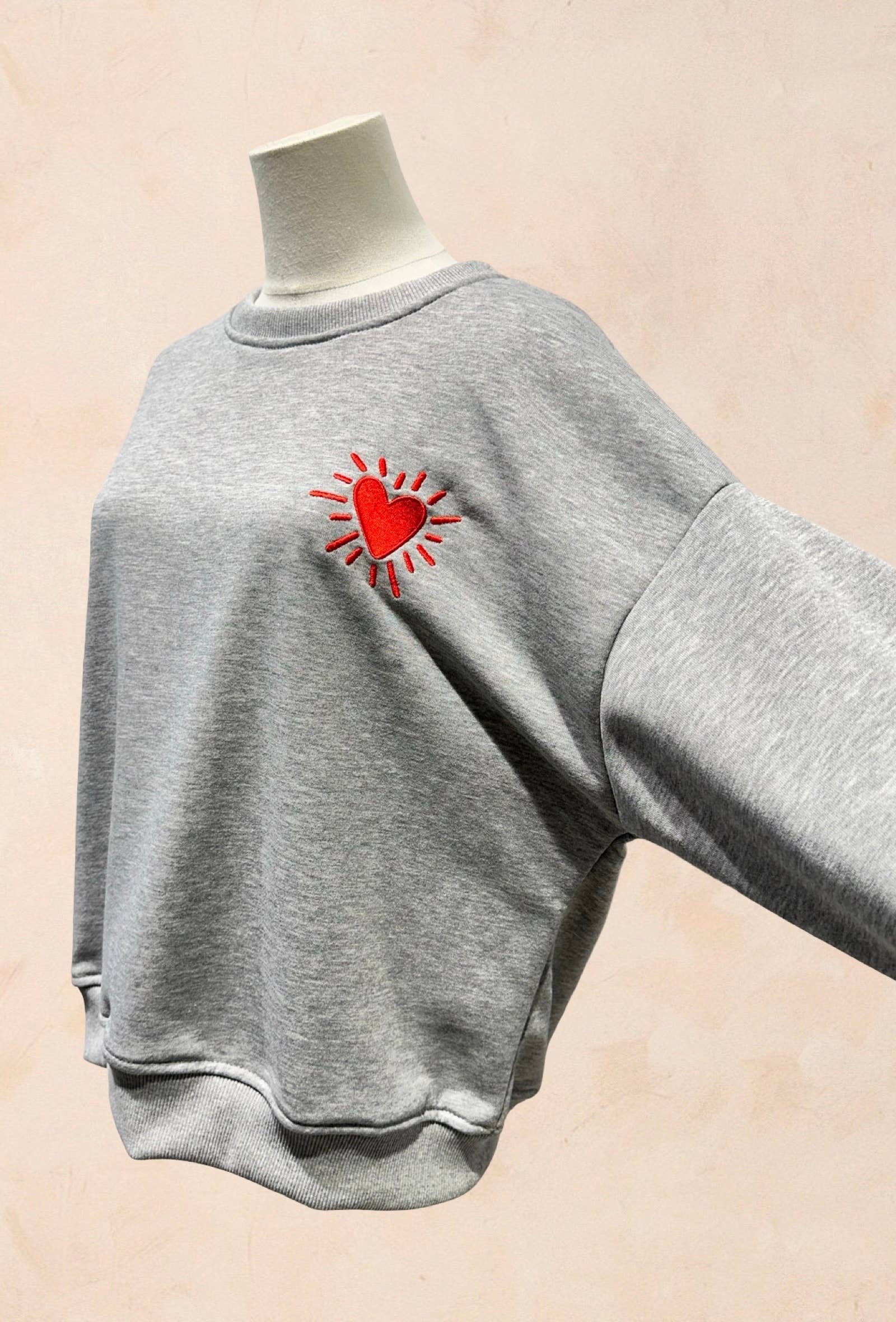 Sweat shirt Oversize Unisexe – Cœur Rouge Brodé