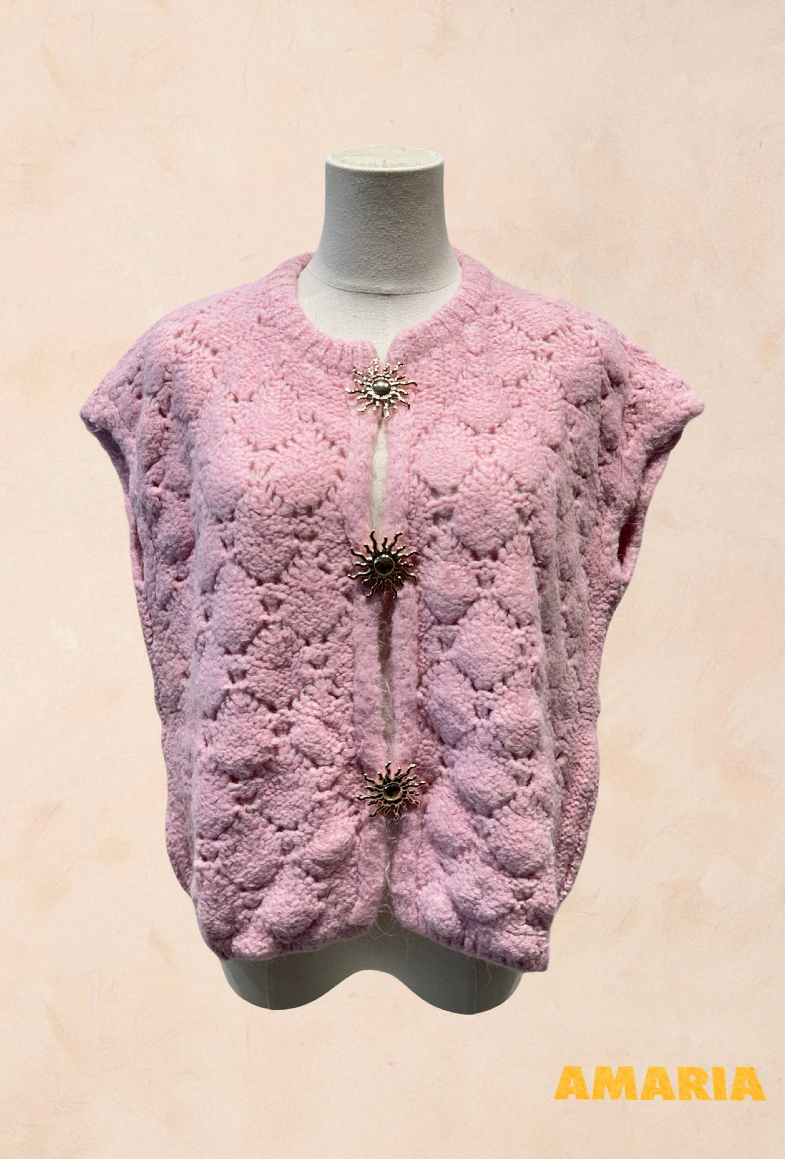 Gilet sans manches tricoté avec fermoirs bijoux