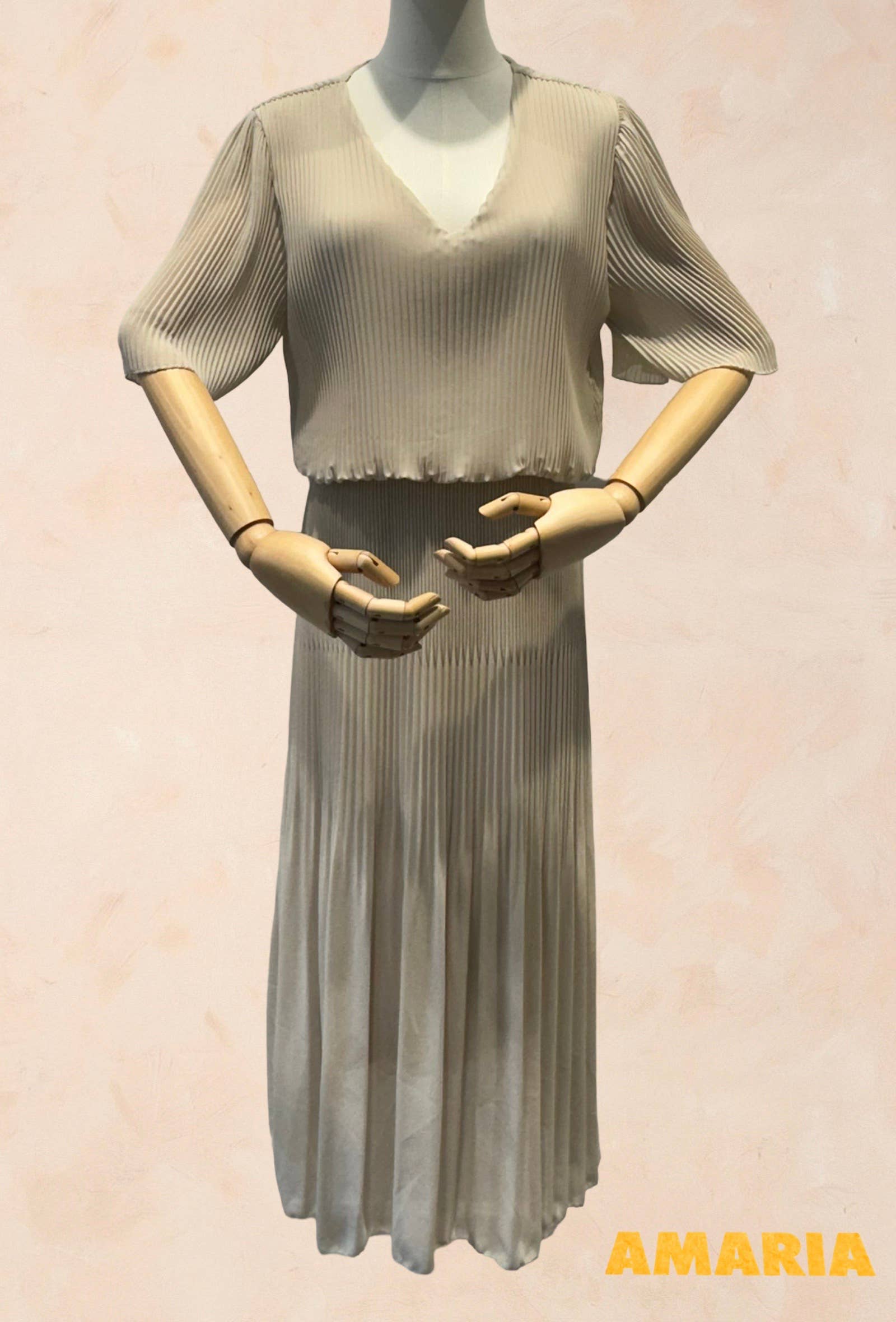 Robe Longue Plissée Encolure V