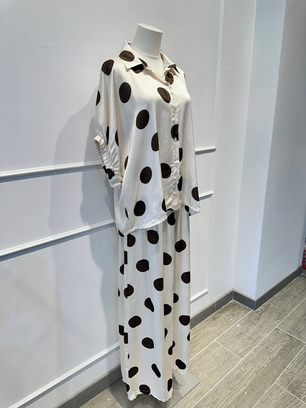 Ensemble fluide à pois oversize – % Viscose
