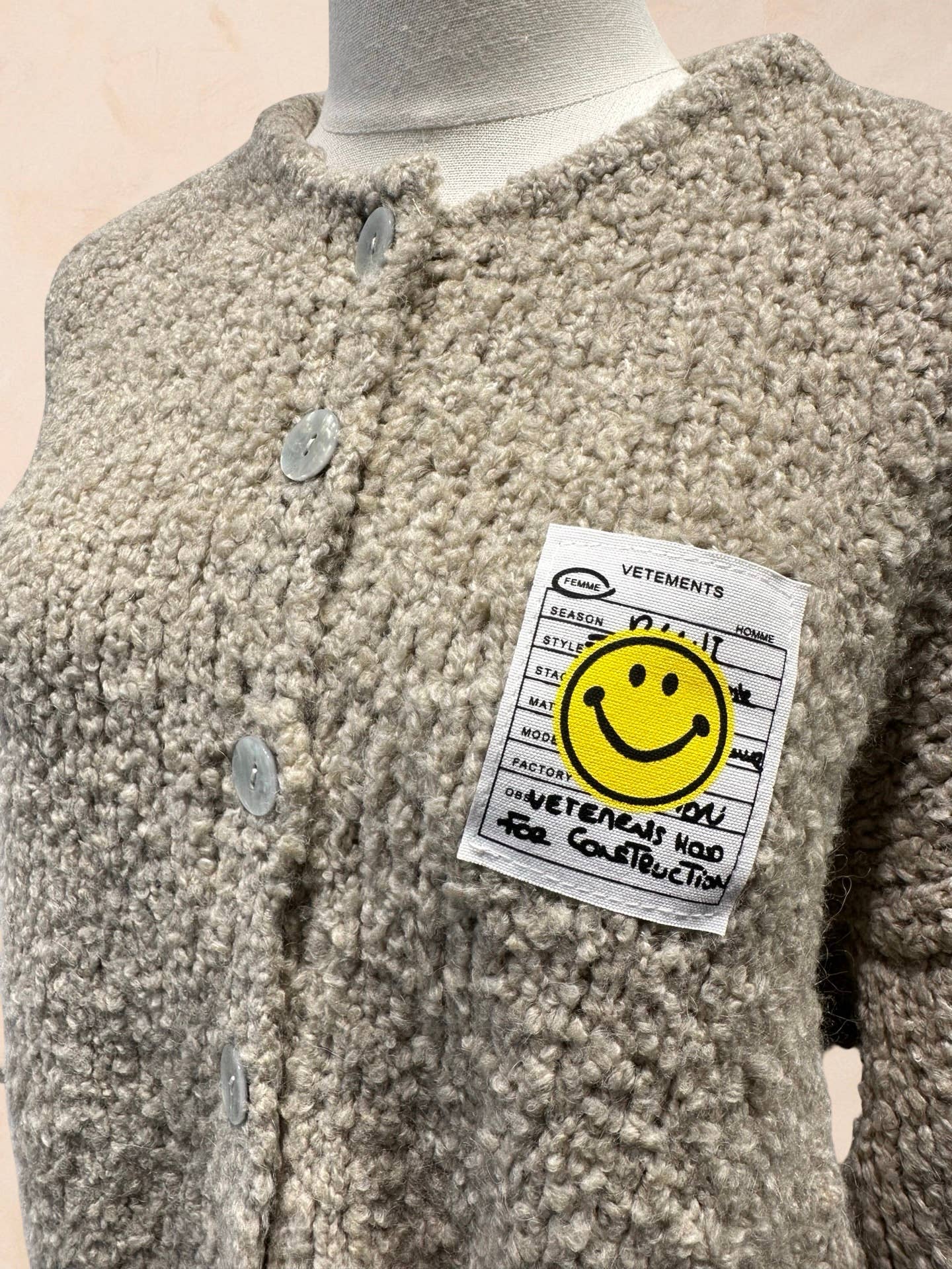 Gilet bouclette avec patch Smiley LAINE APLAGA