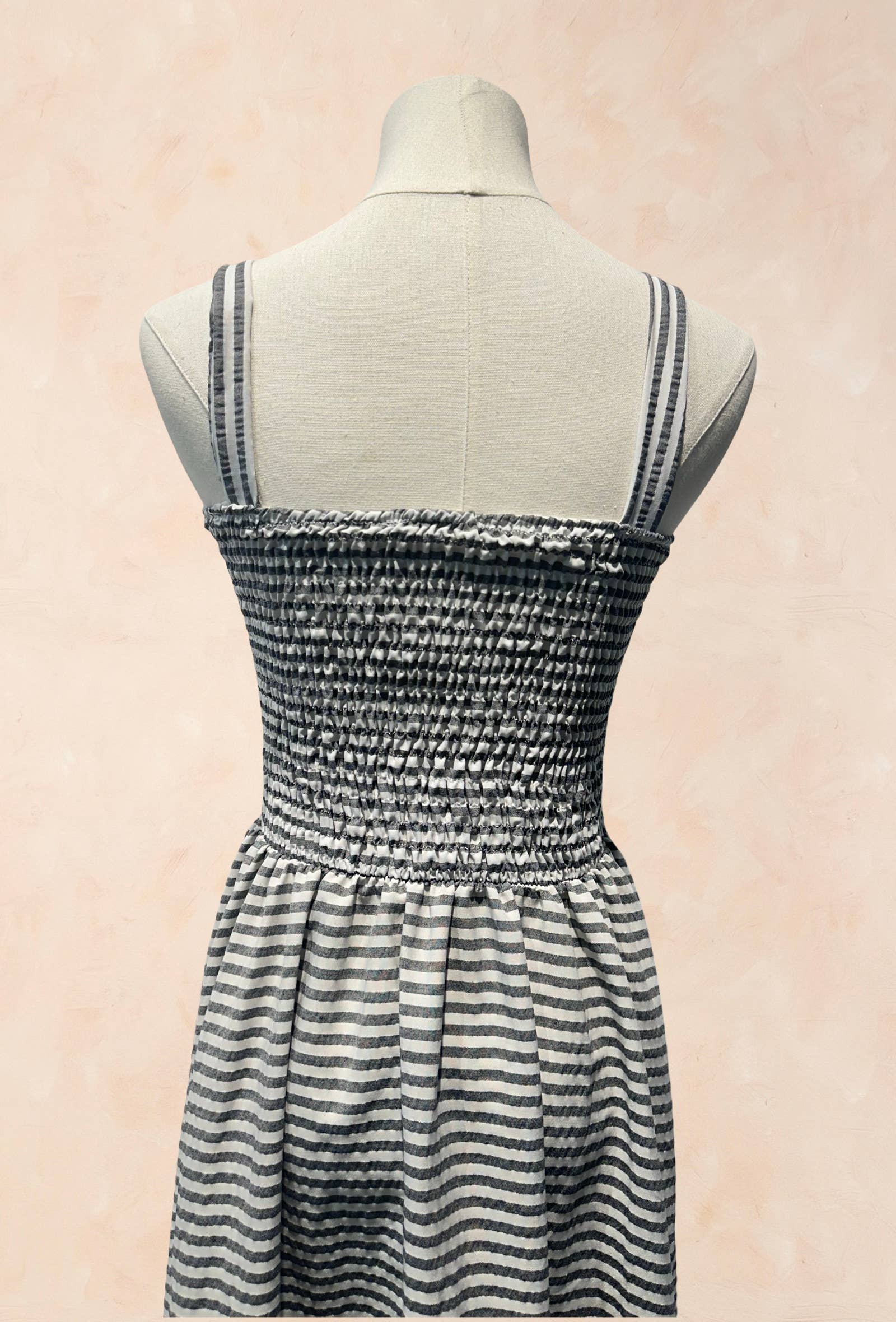 Robe longue à fines bretelles élastiquée