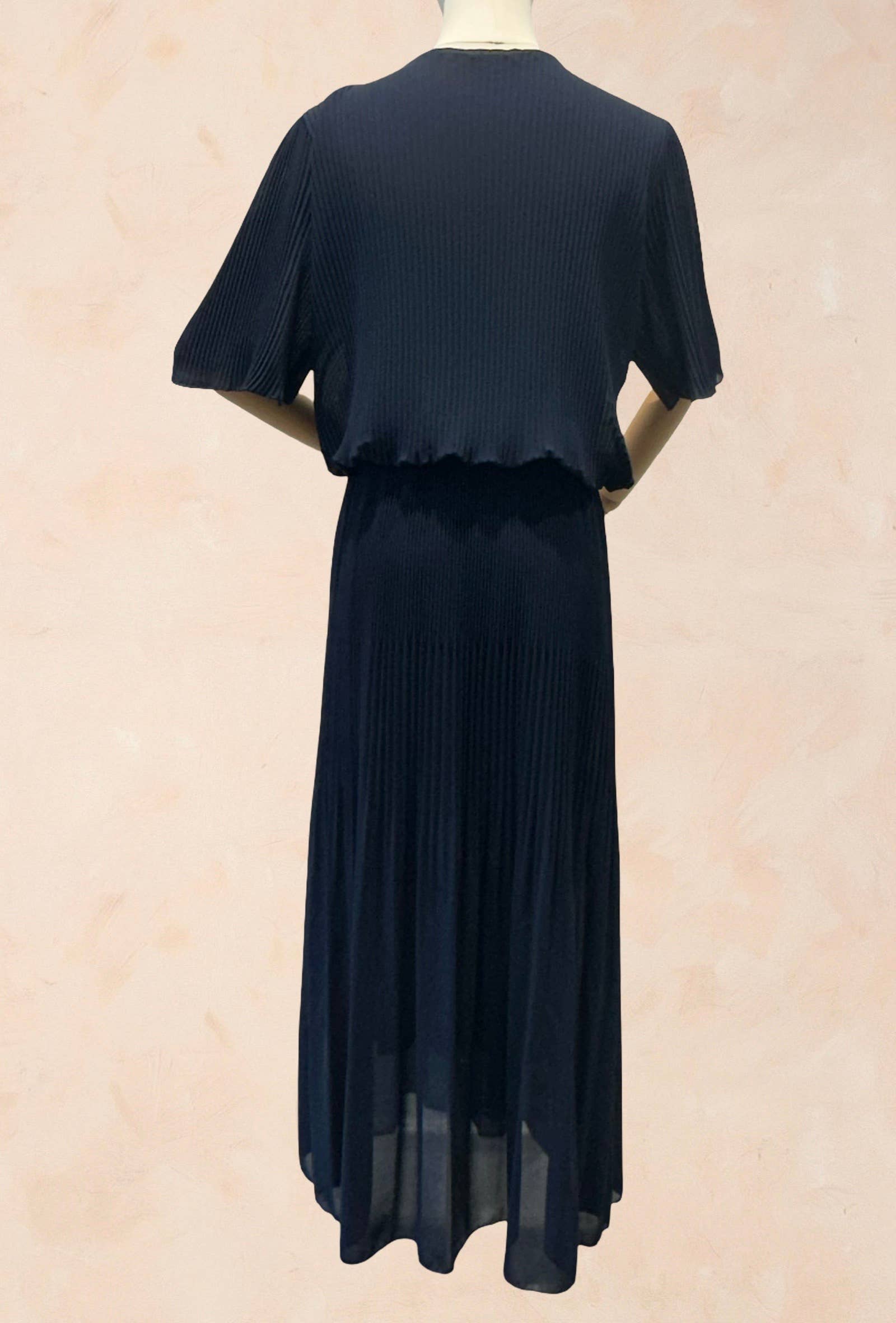 Robe Longue Plissée Encolure V