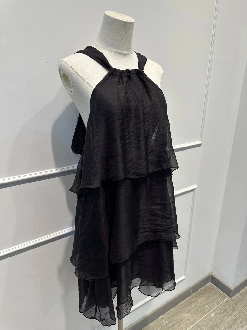Robe à Volants à Bretelles et Nœud Déco