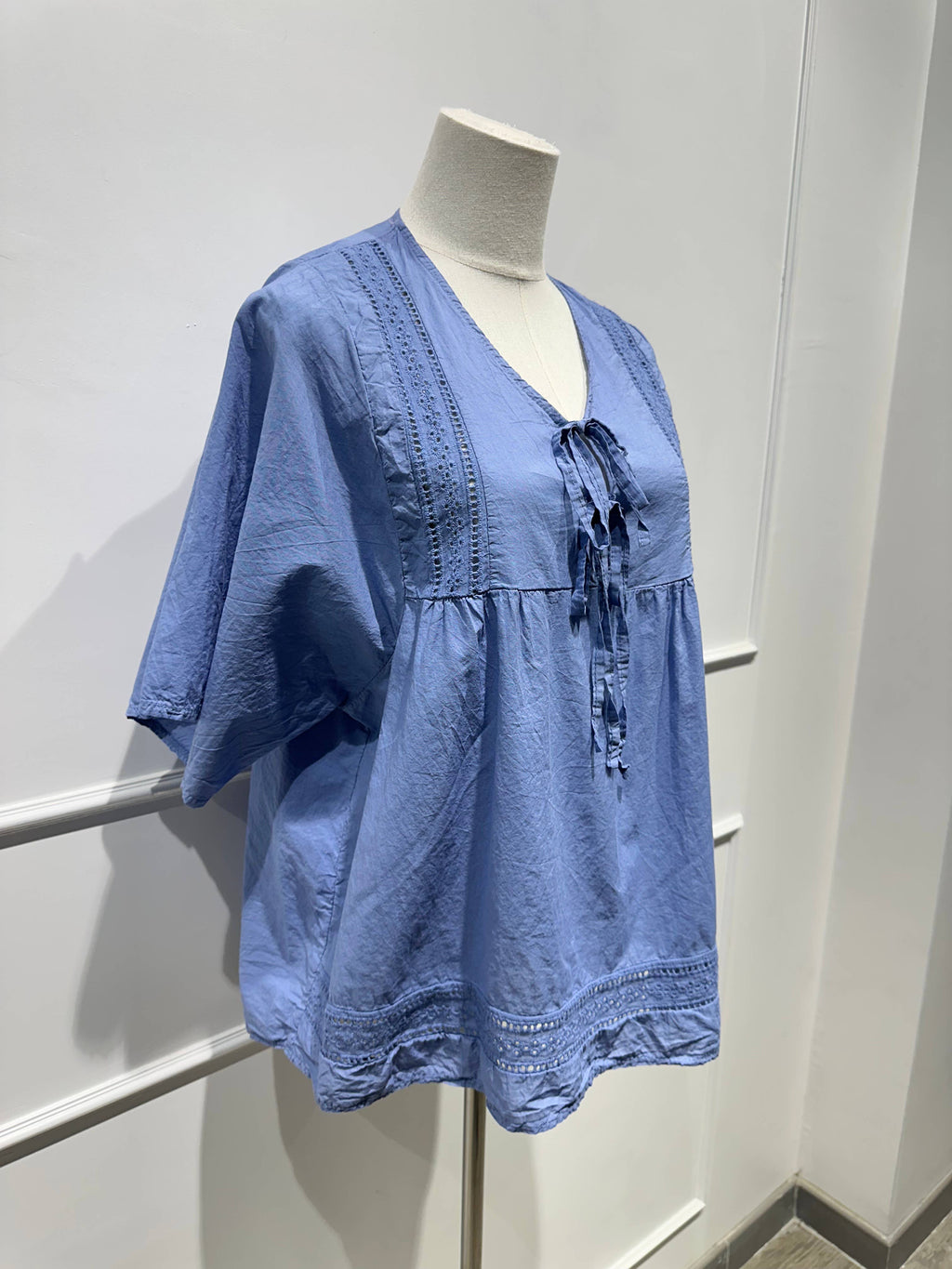 Blouse à Manches Papillon & Détails Brodés