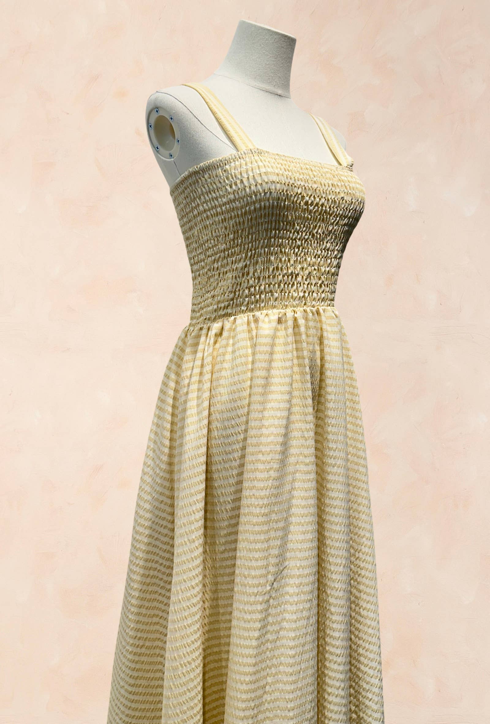 Robe longue à fines bretelles élastiquée