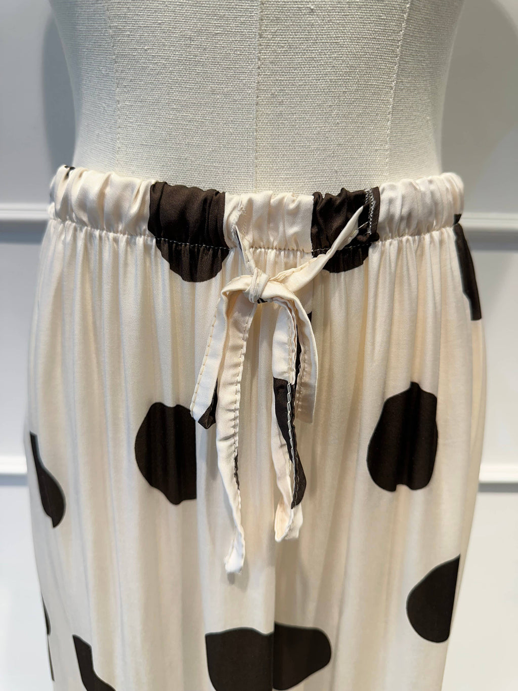 Ensemble fluide à pois oversize – % Viscose