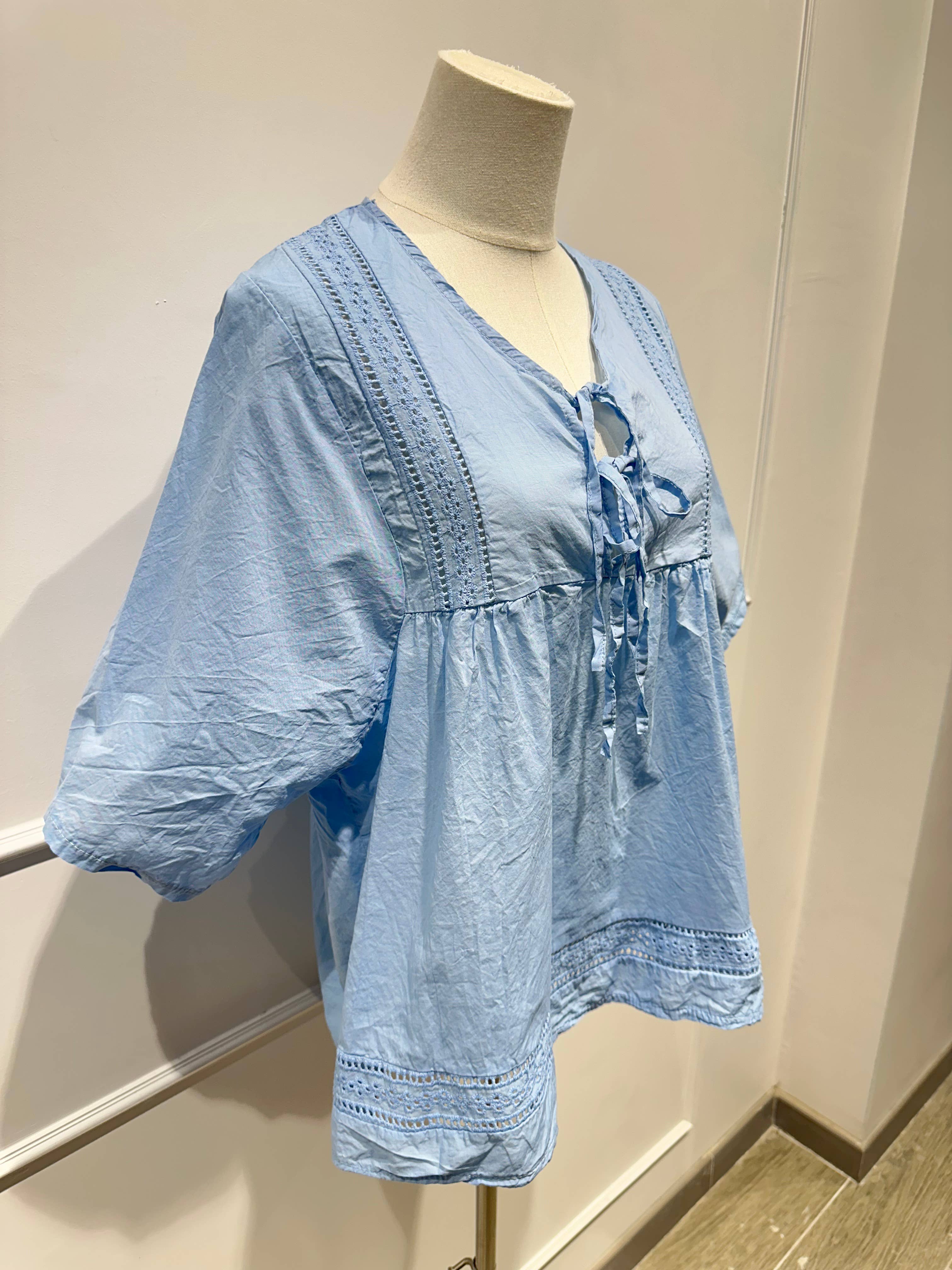 Blouse à Manches Papillon & Détails Brodés