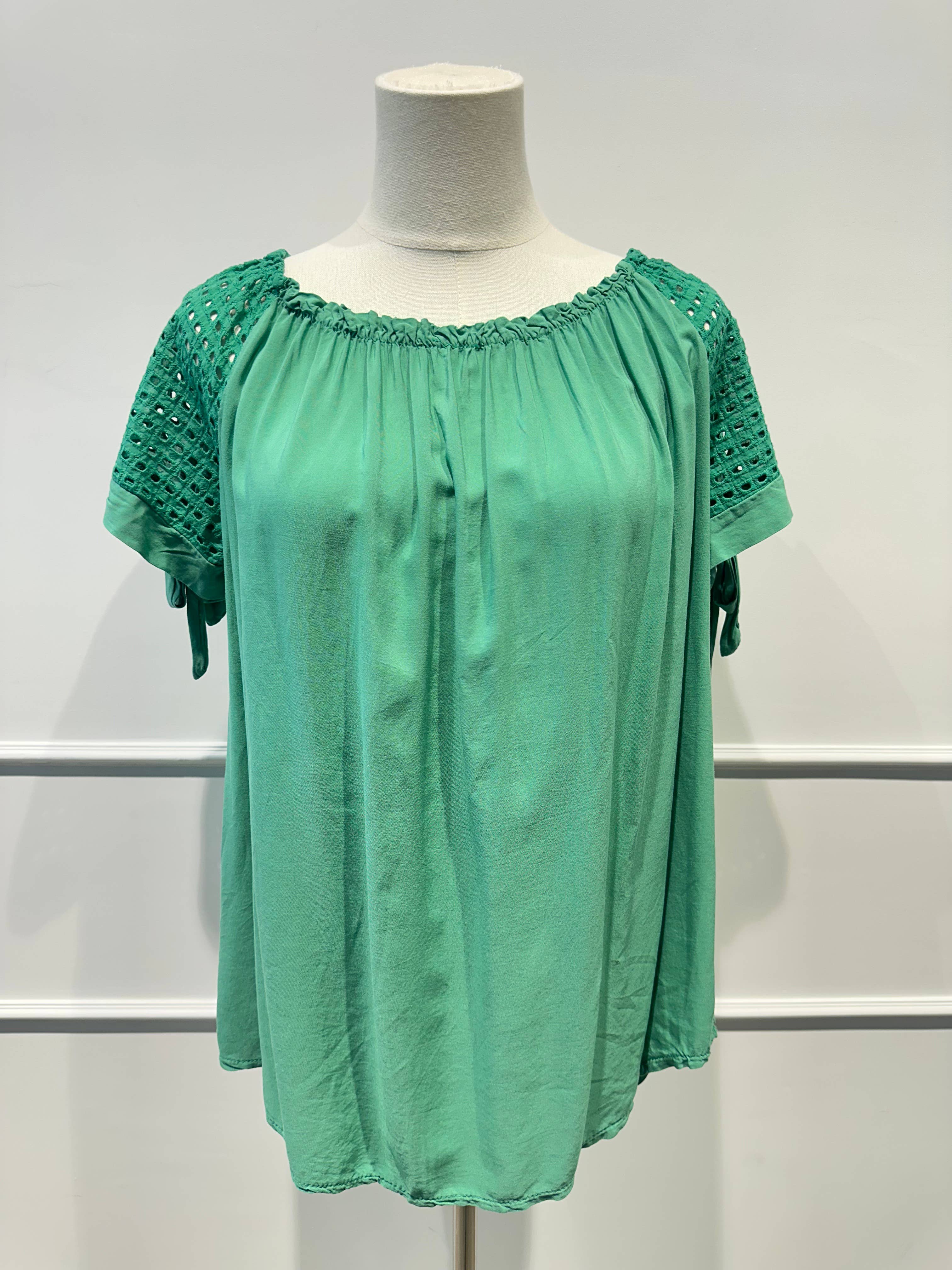 Blouse à Manches Brodées & Encolure Froncée