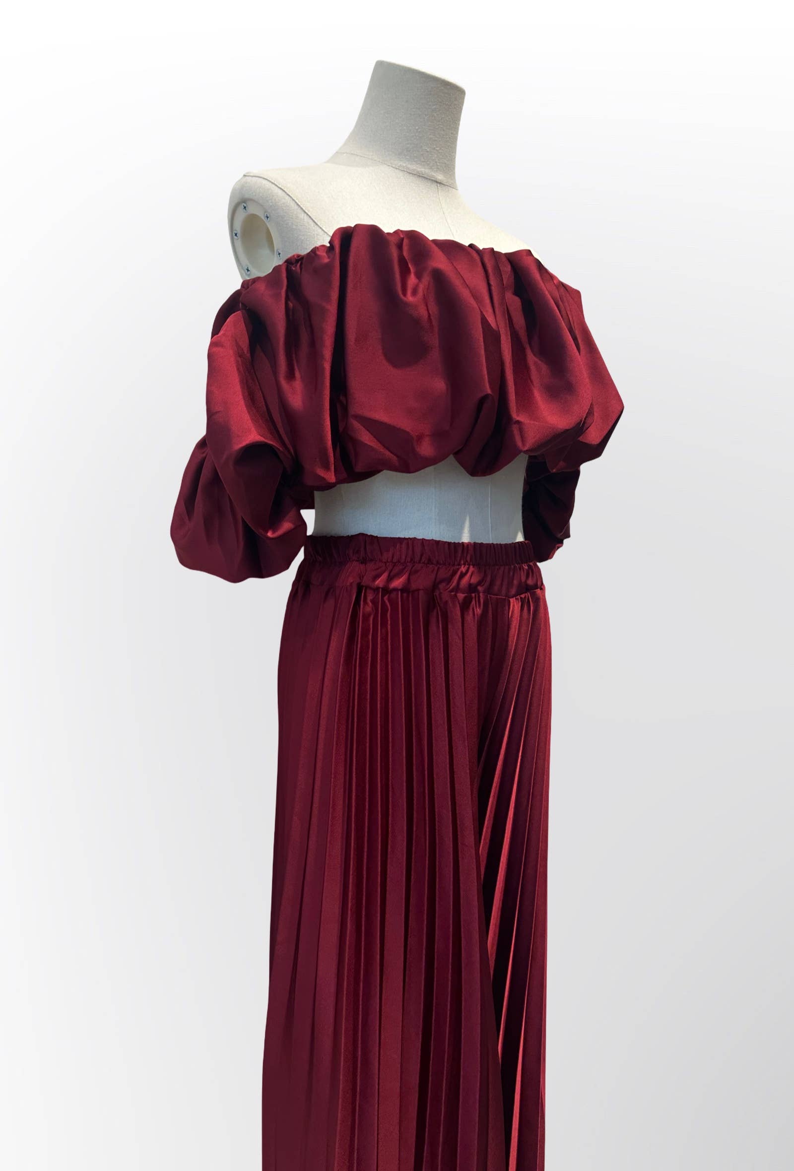 Ensemble Satiné – Top Bardot &Pantalon Palazzo Plissé