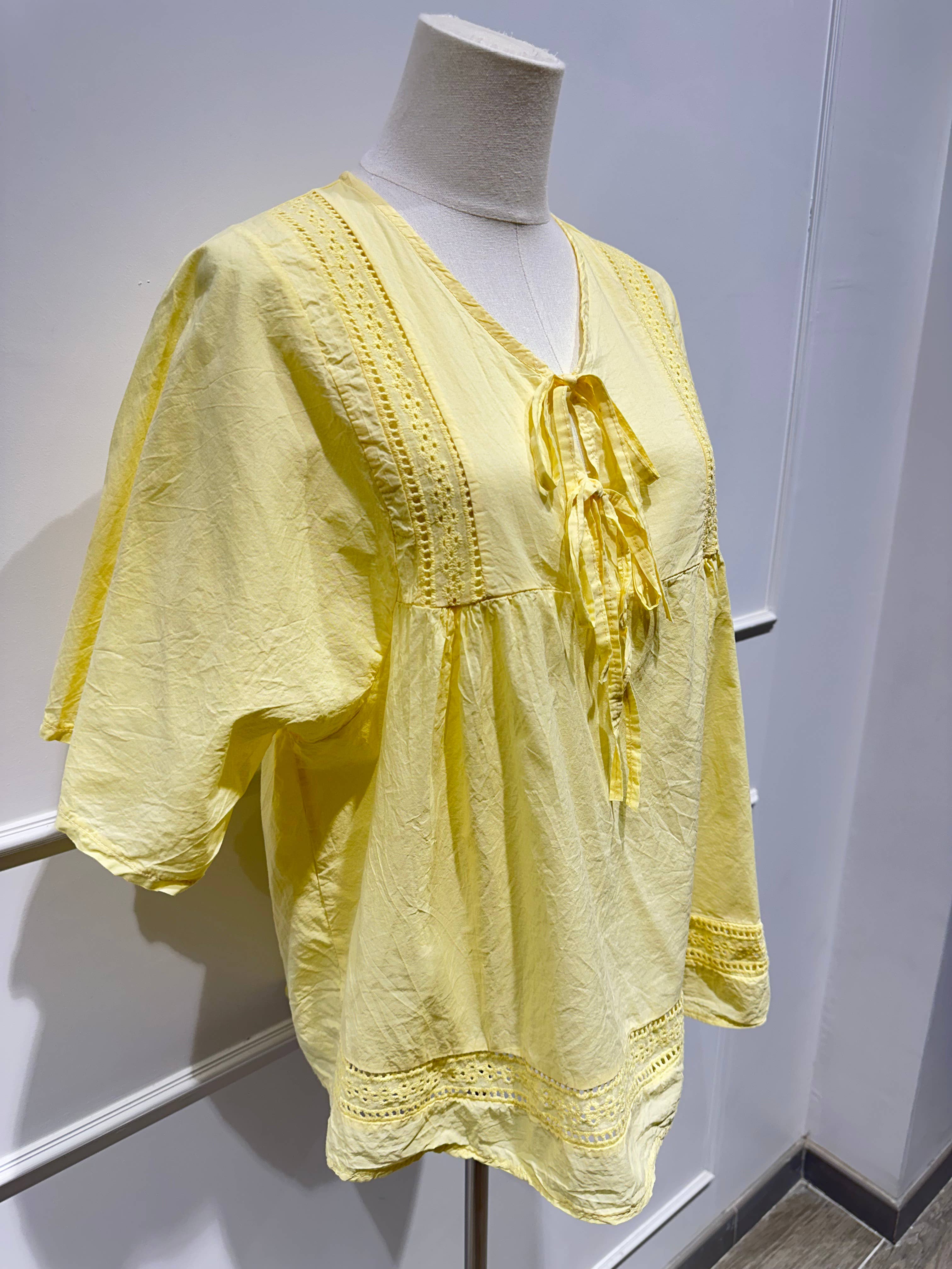 Blouse à Manches Papillon & Détails Brodés