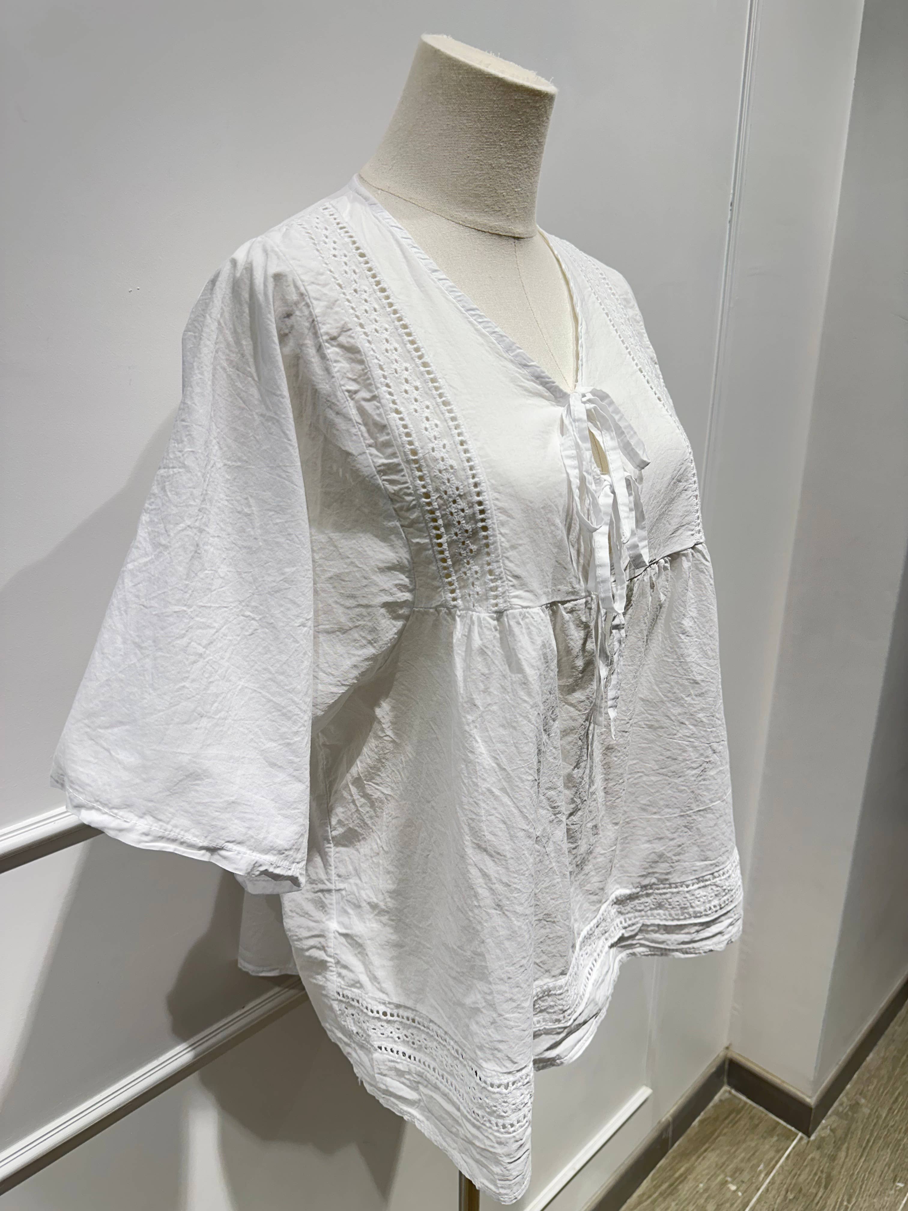 Blouse à Manches Papillon & Détails Brodés