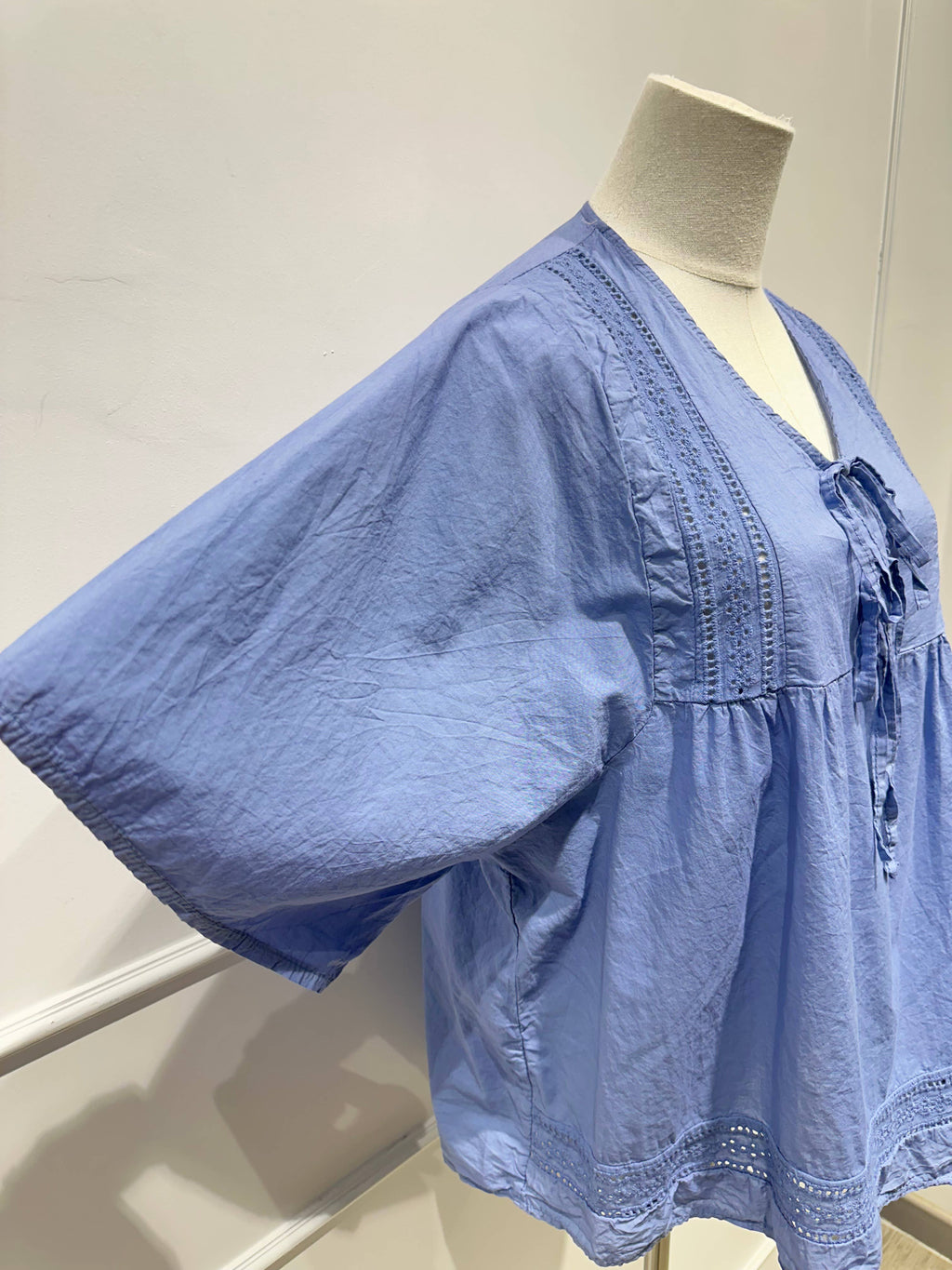 Blouse à Manches Papillon & Détails Brodés