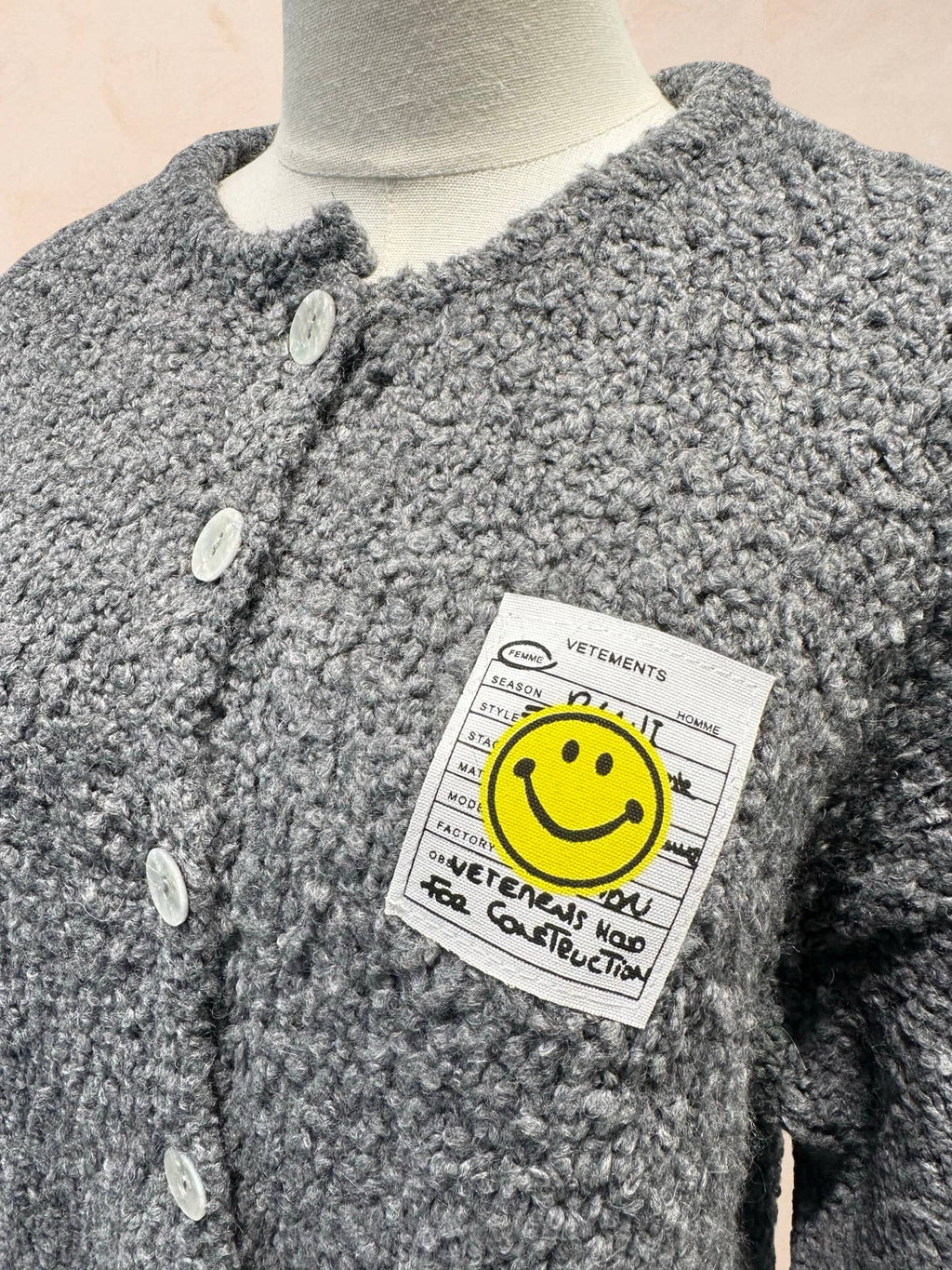 Gilet bouclette avec patch Smiley LAINE APLAGA