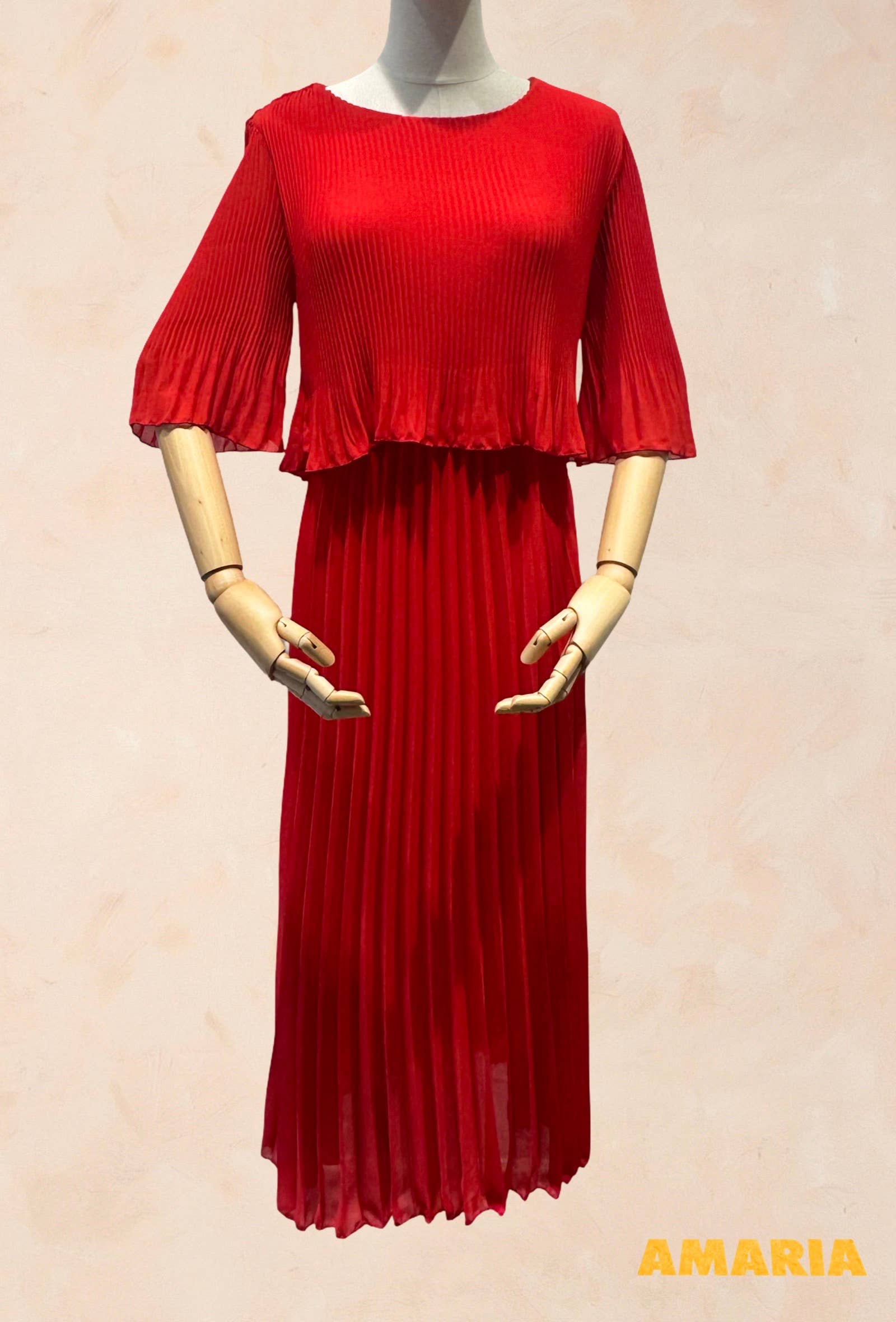 Robe élégante col rond longue plissé