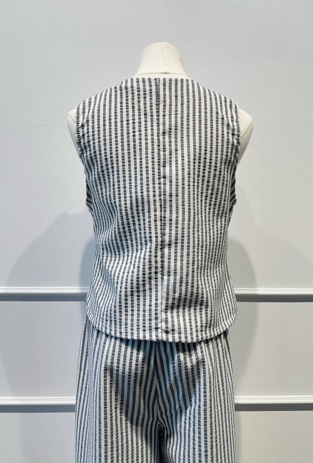 Ensemble gilet sans manches/ pantalon estival imprimé