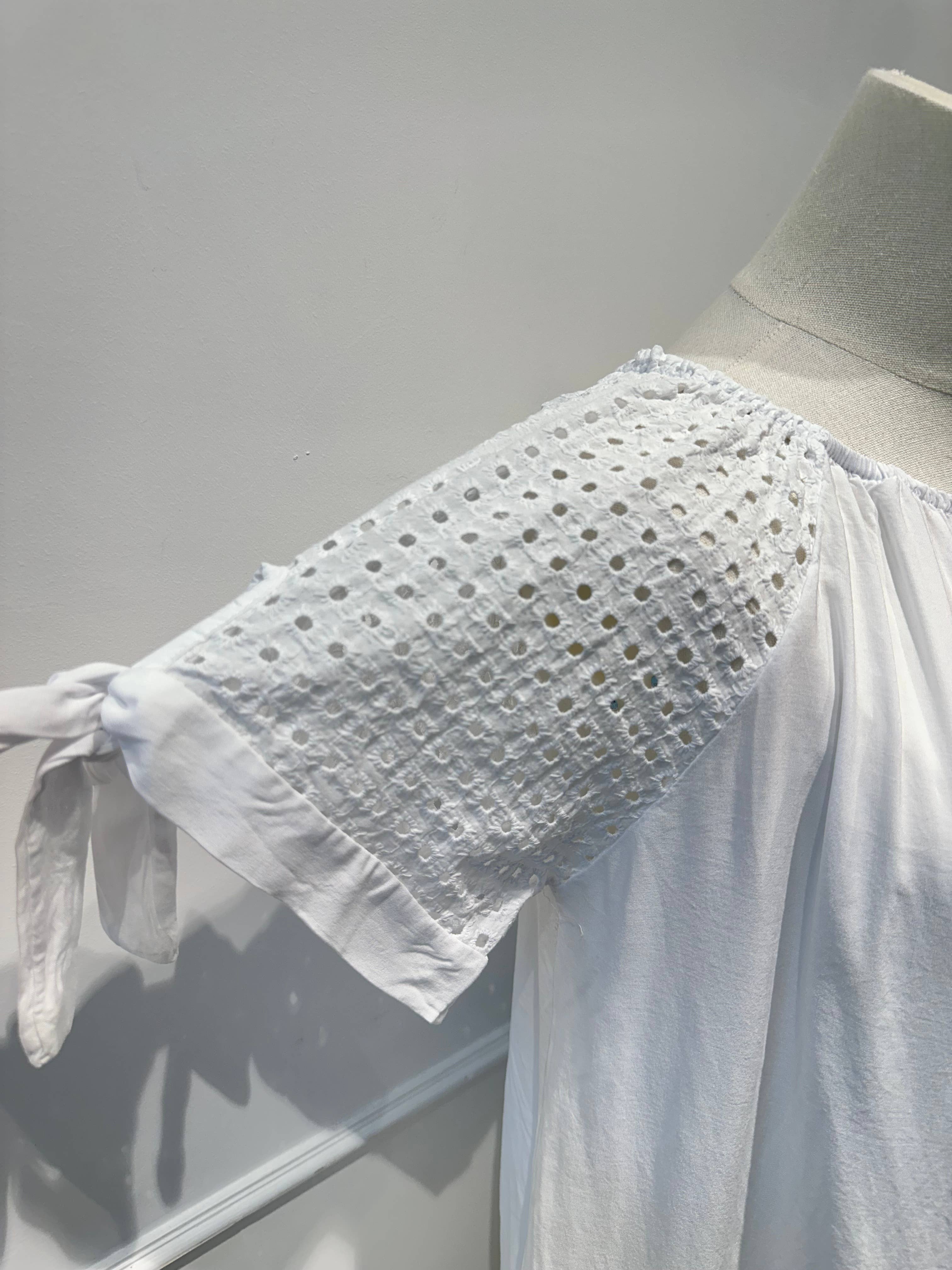 Blouse à Manches Brodées & Encolure Froncée