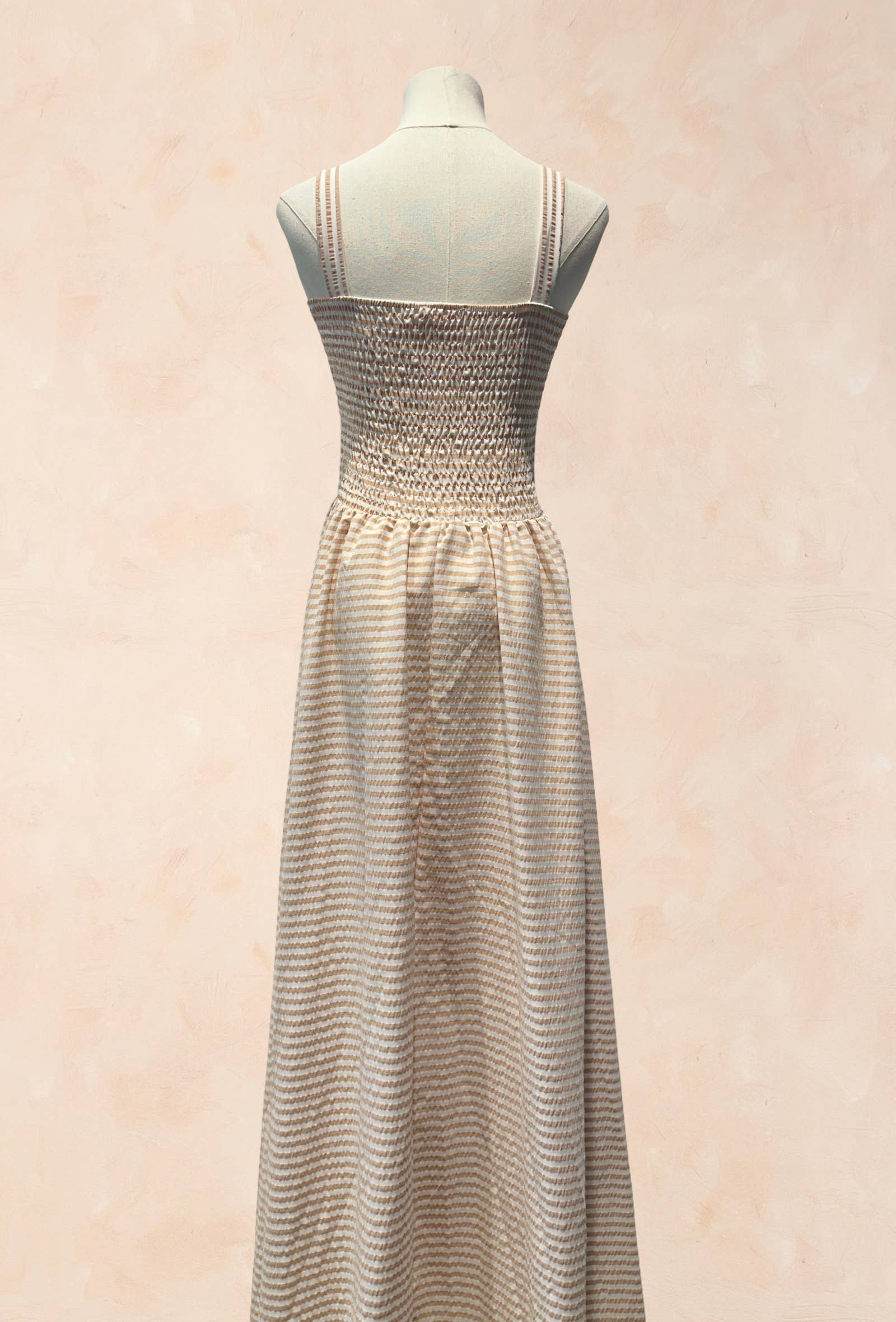 Robe longue à fines bretelles élastiquée