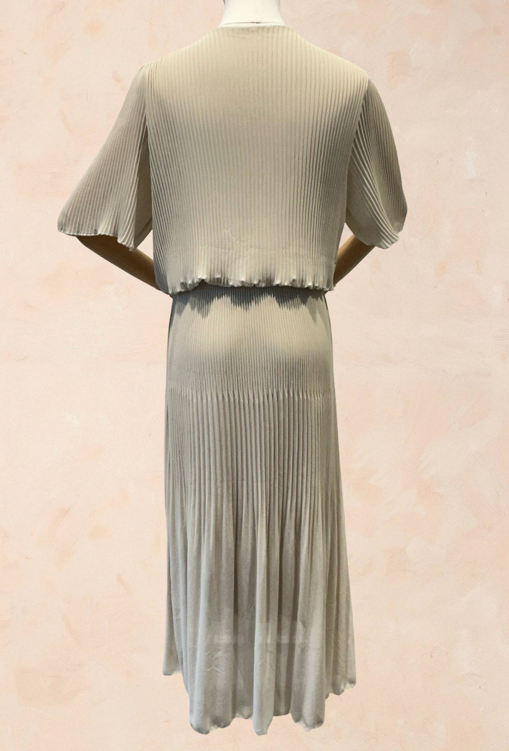 Robe Longue Plissée Encolure V
