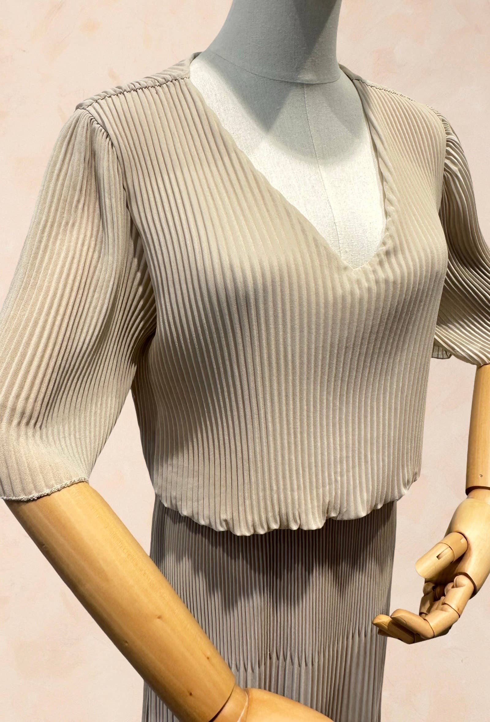 Robe Longue Plissée Encolure V