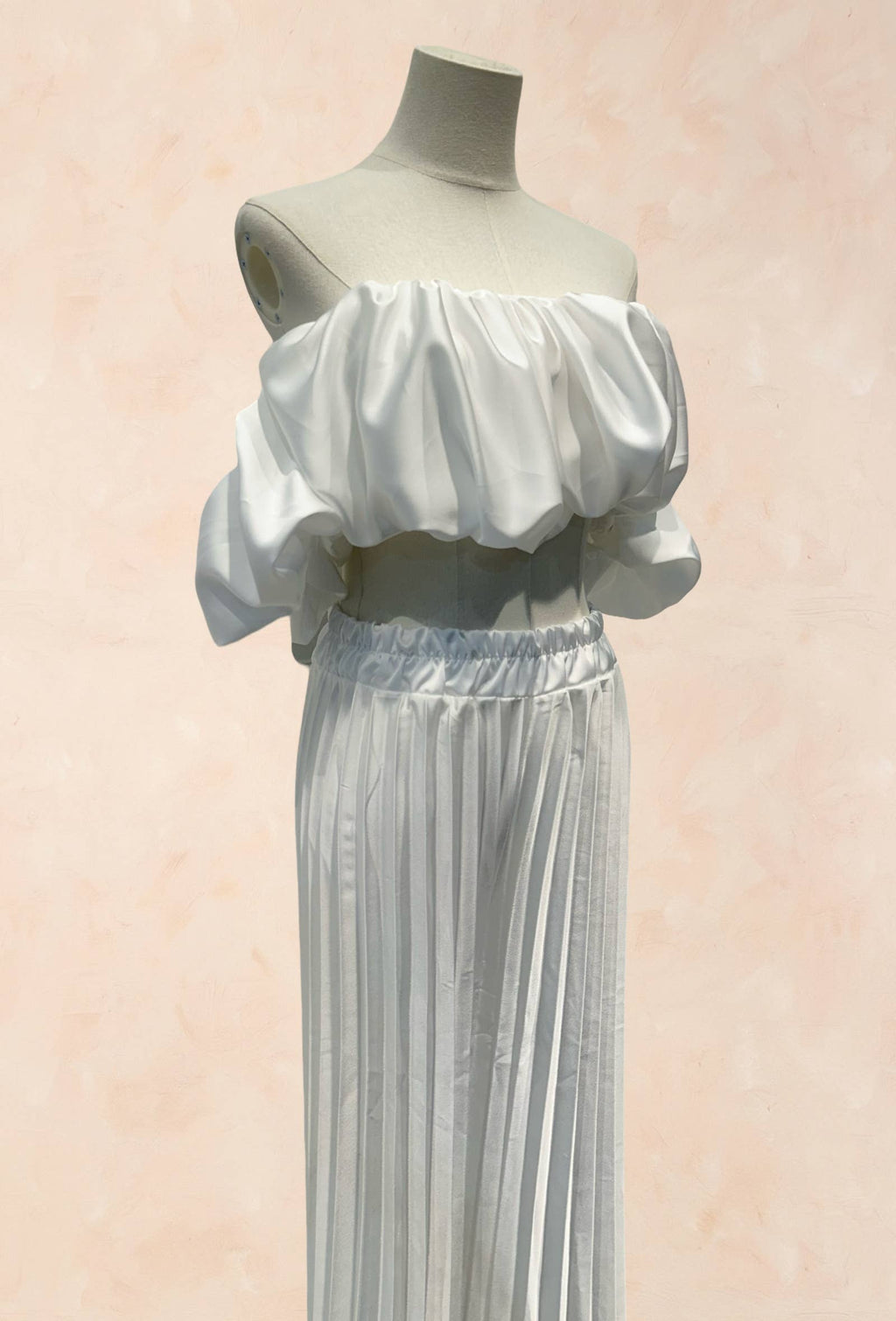 Ensemble Satiné – Top Bardot &Pantalon Palazzo Plissé