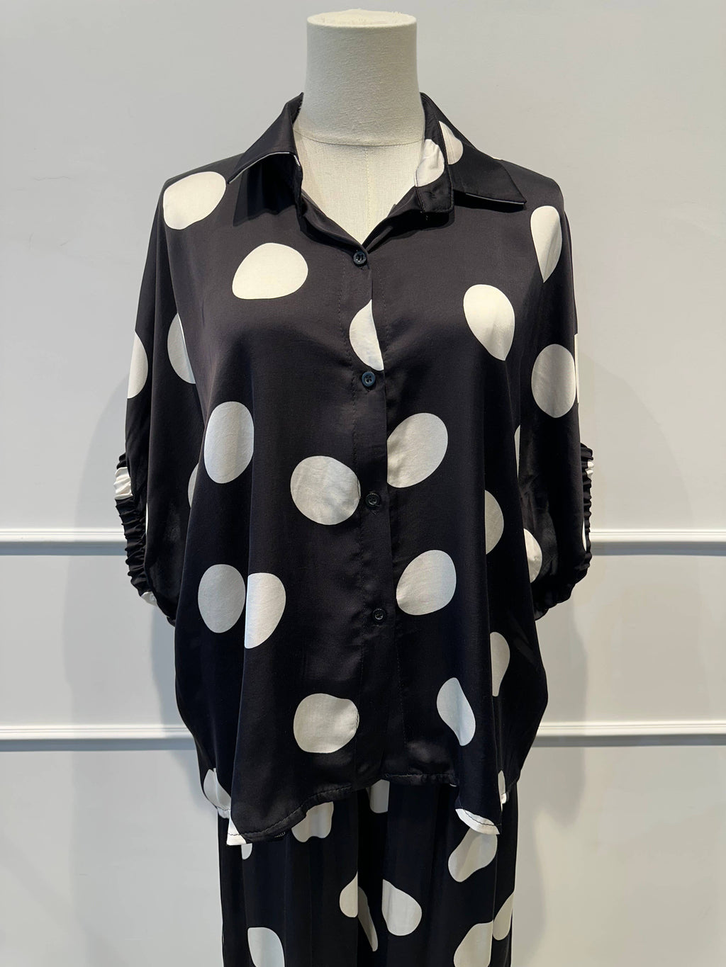 Ensemble fluide à pois oversize – % Viscose