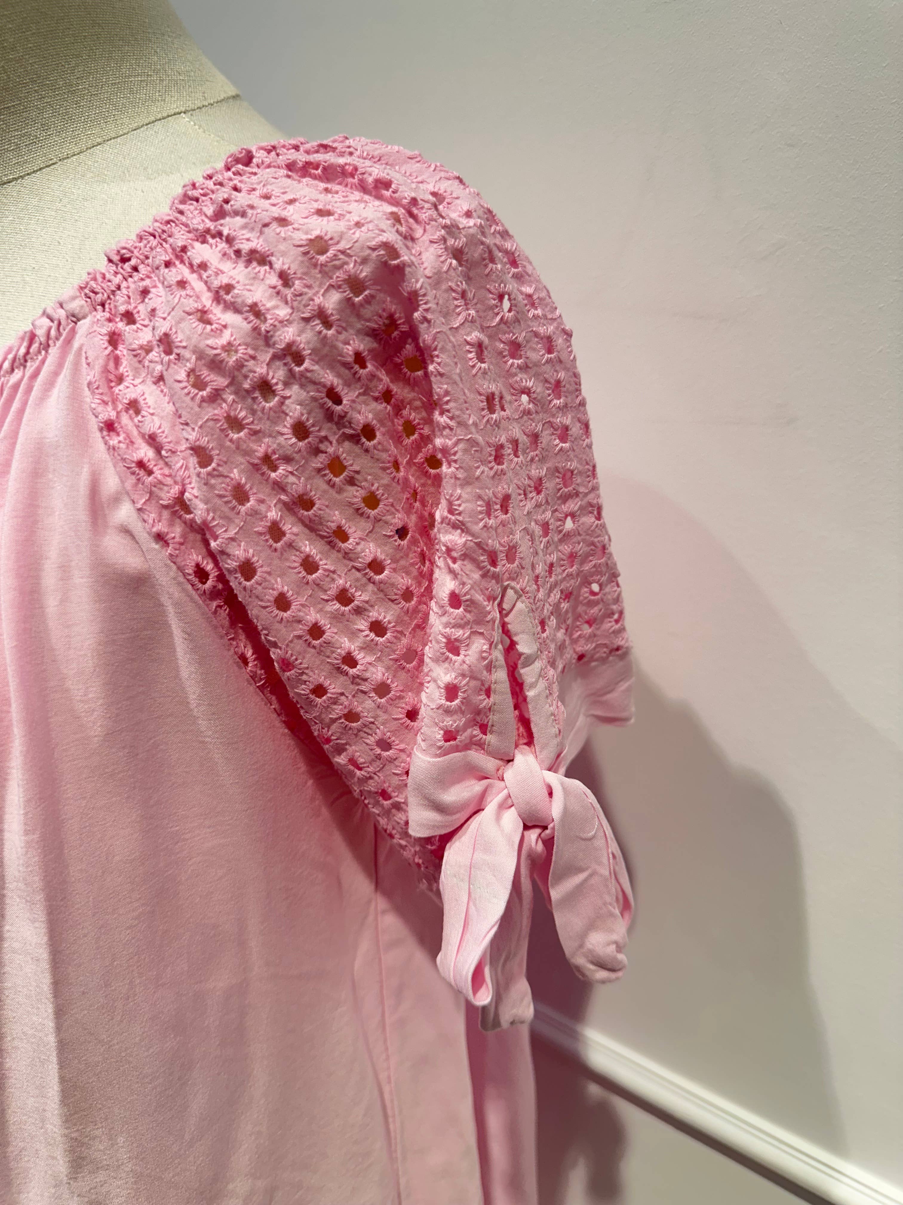 Blouse à Manches Brodées & Encolure Froncée
