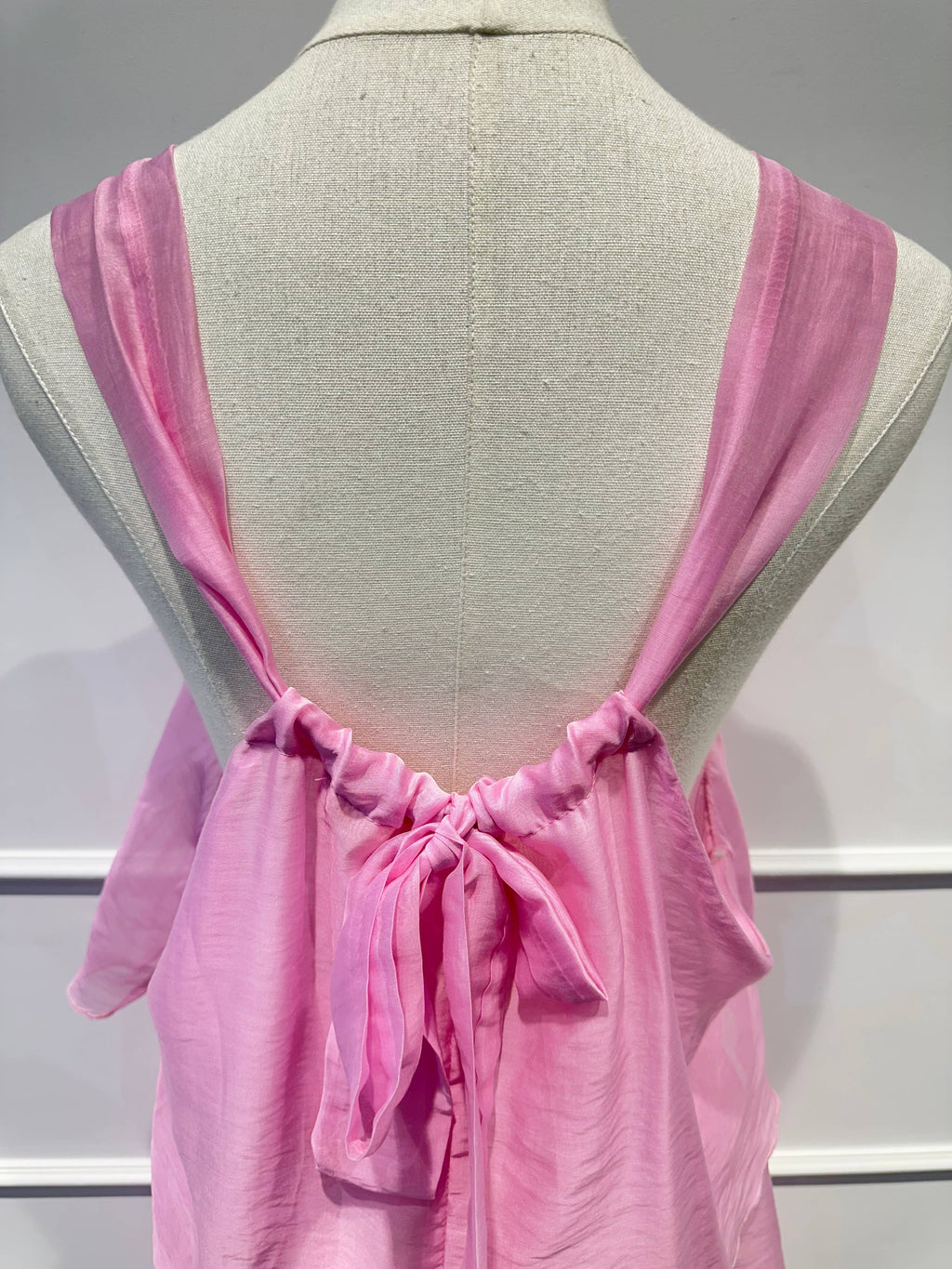 Robe à Volants à Bretelles et Nœud Déco