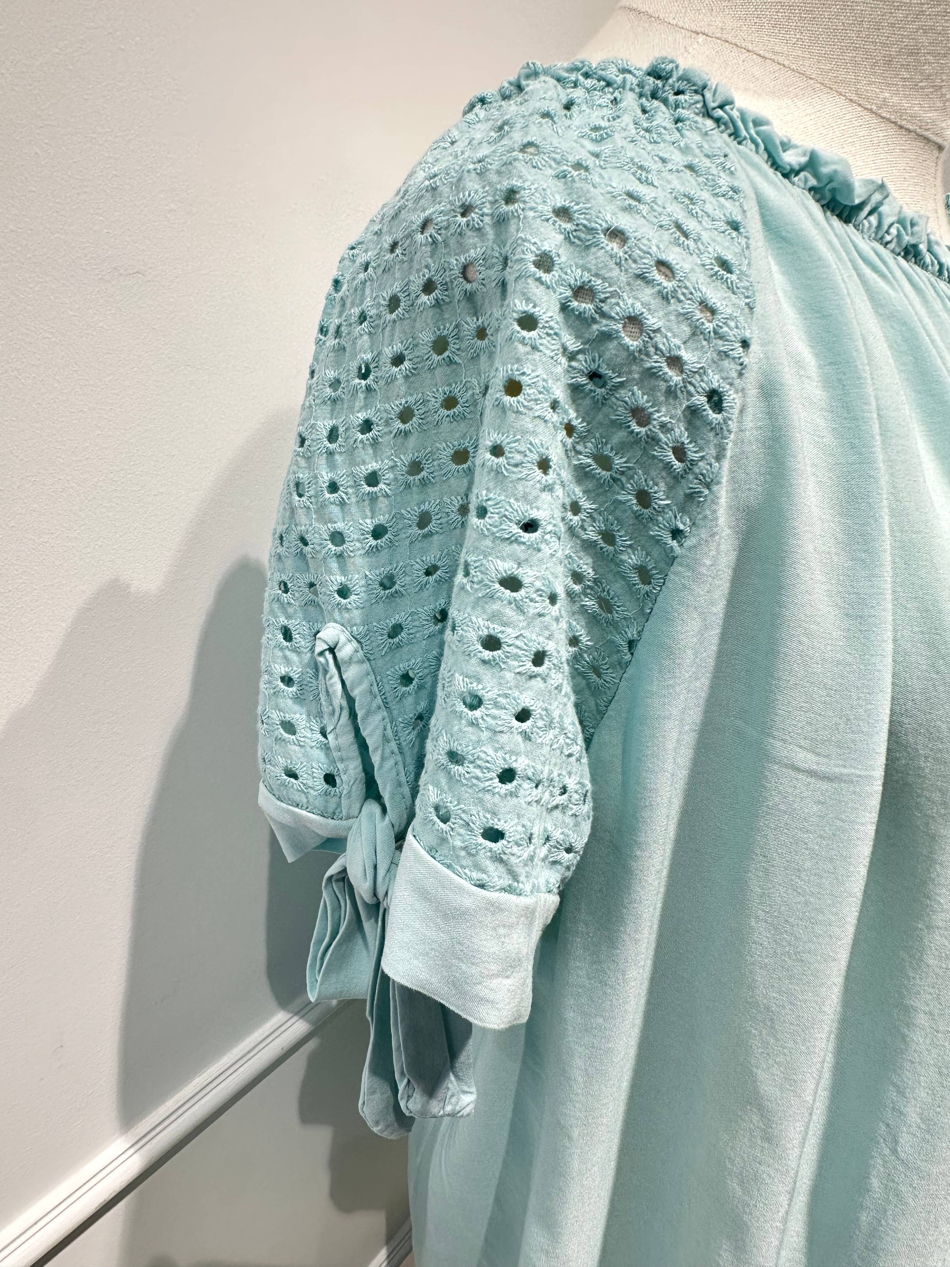 Blouse à Manches Brodées & Encolure Froncée