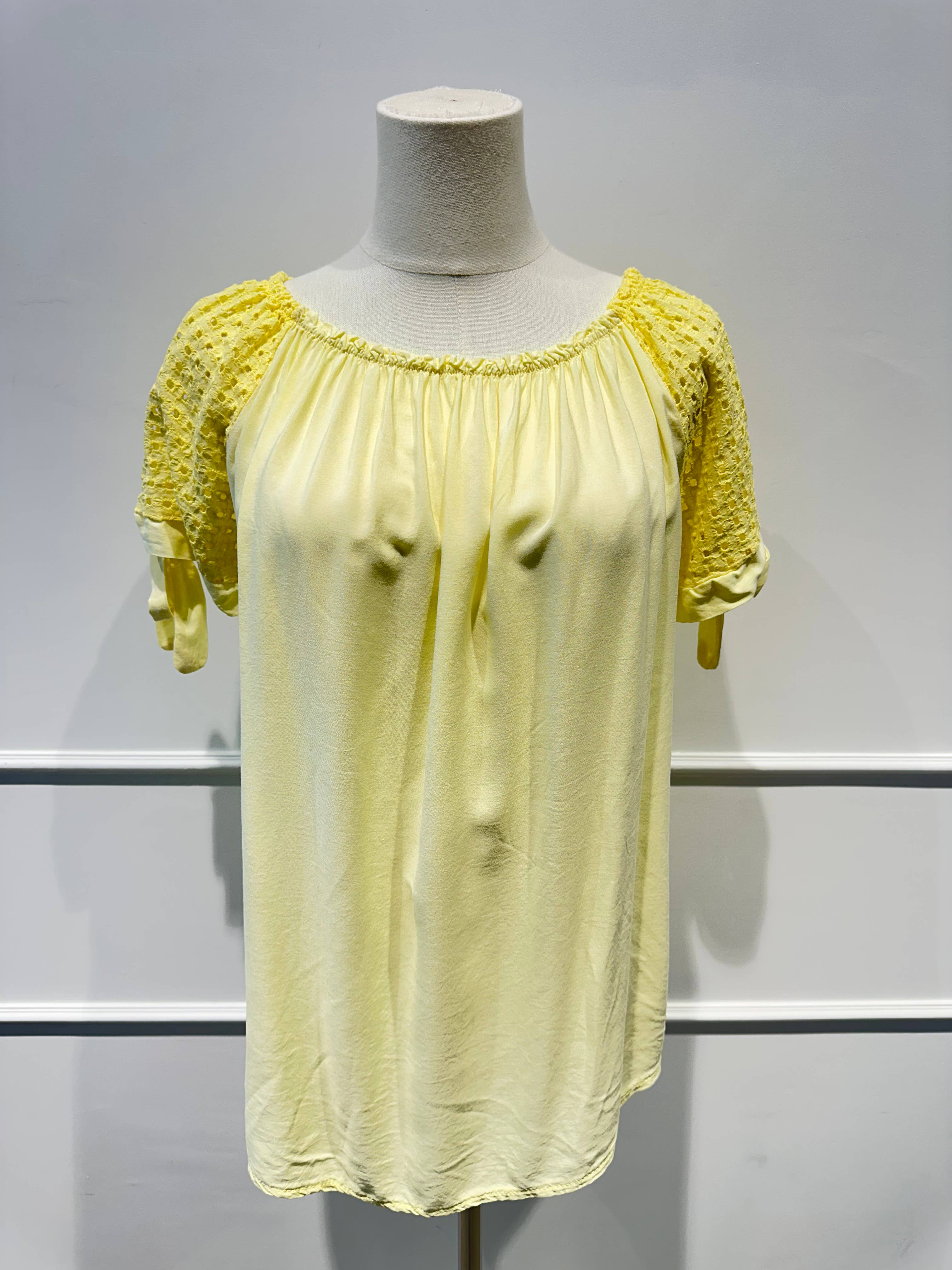 Blouse à Manches Brodées & Encolure Froncée