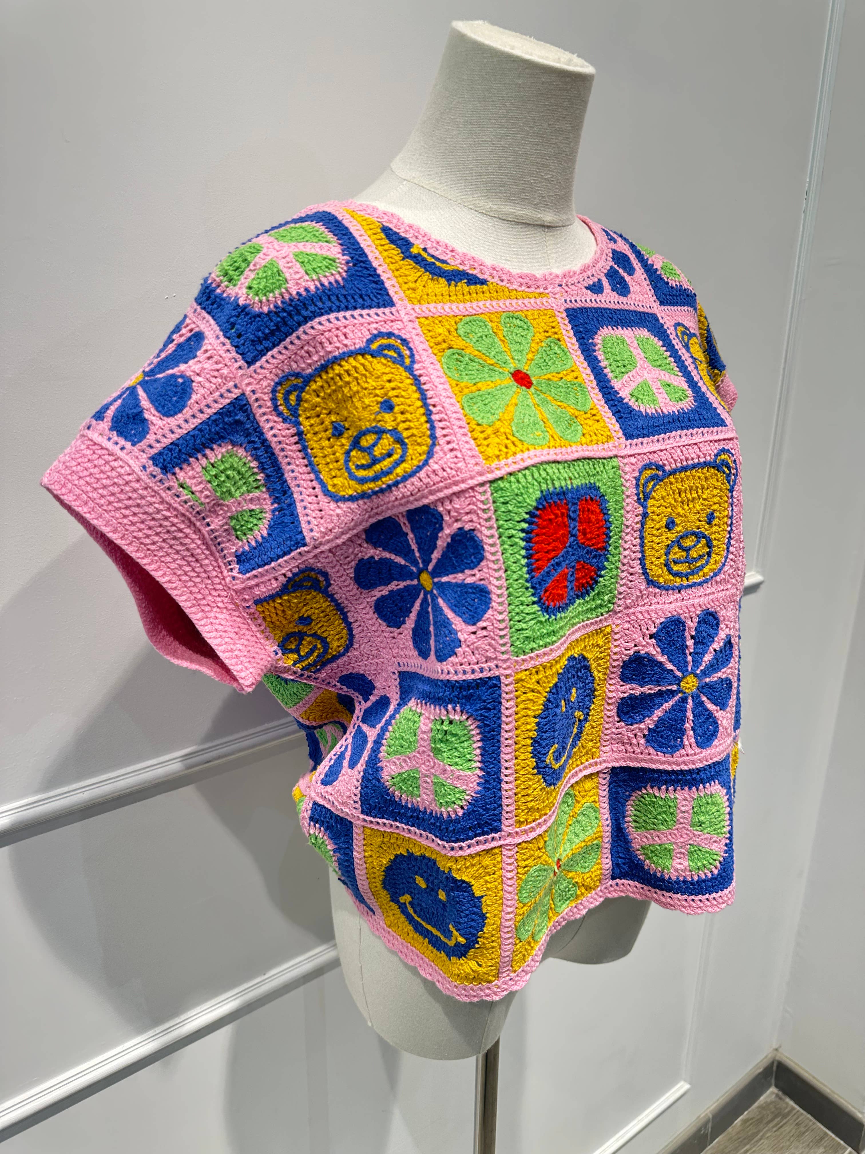 Haut au Crochet Multicolore Motifs Pop