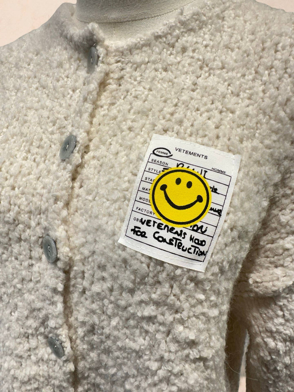 Gilet bouclette avec patch Smiley LAINE APLAGA