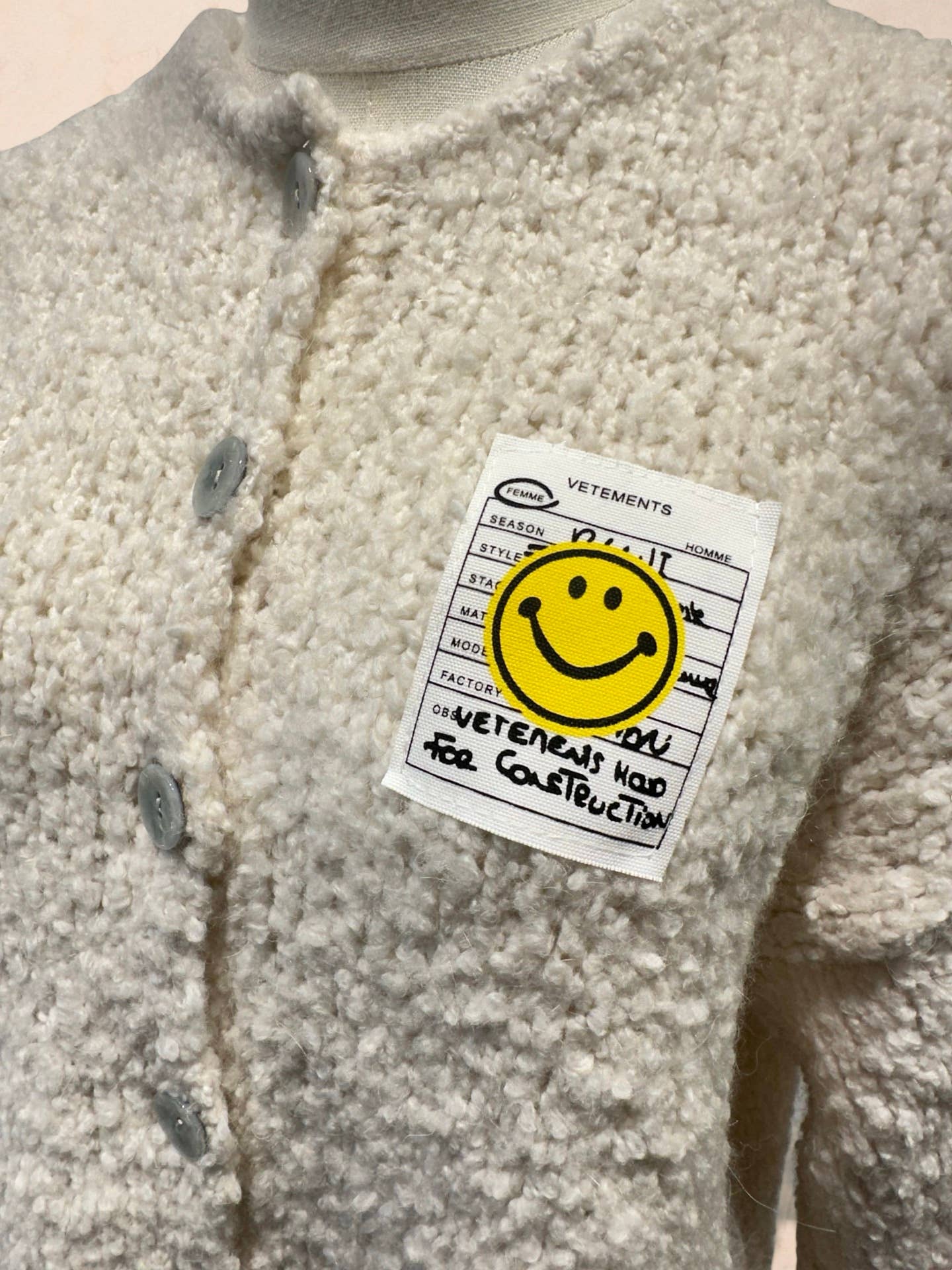 Gilet bouclette avec patch Smiley LAINE APLAGA