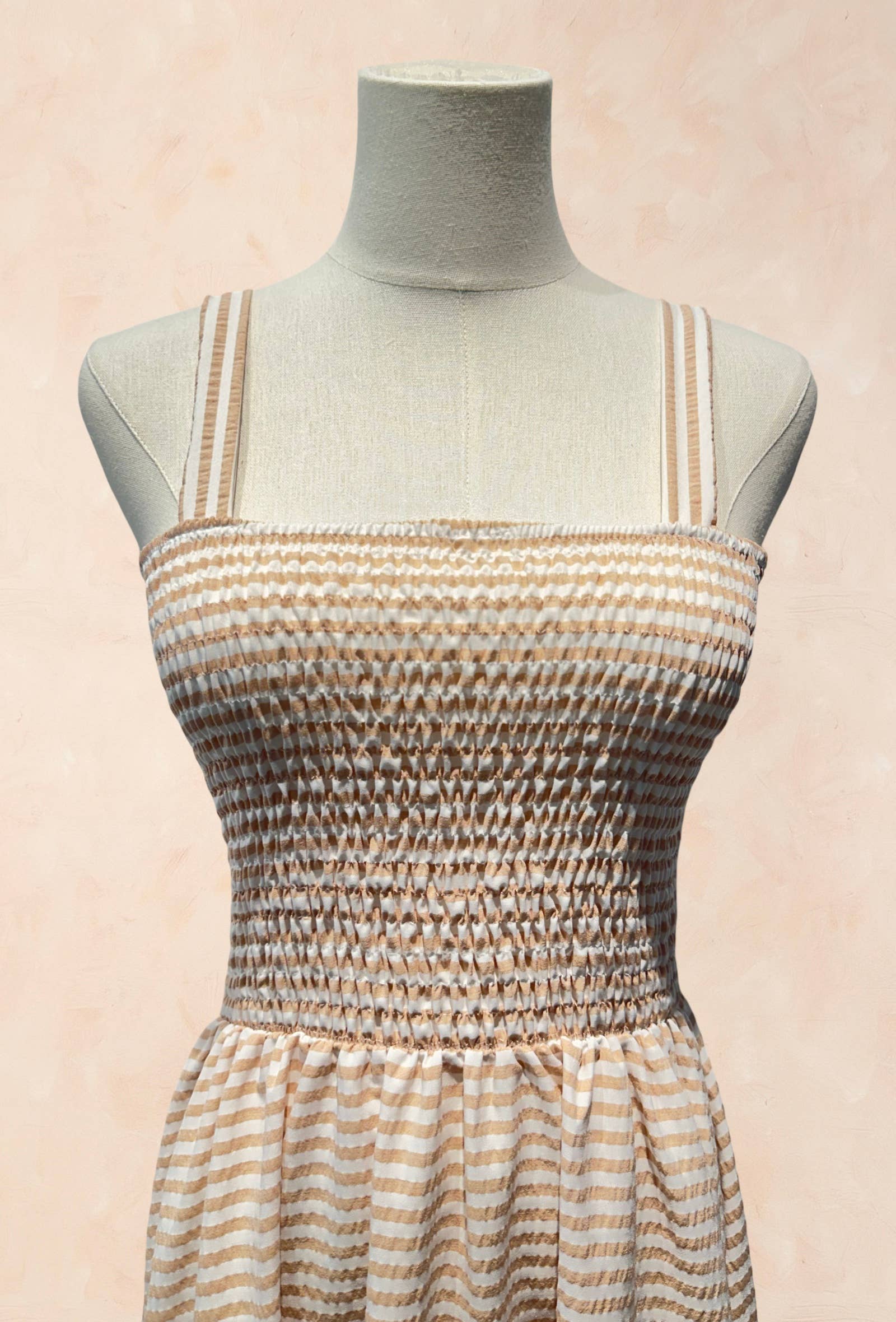 Robe longue à fines bretelles élastiquée