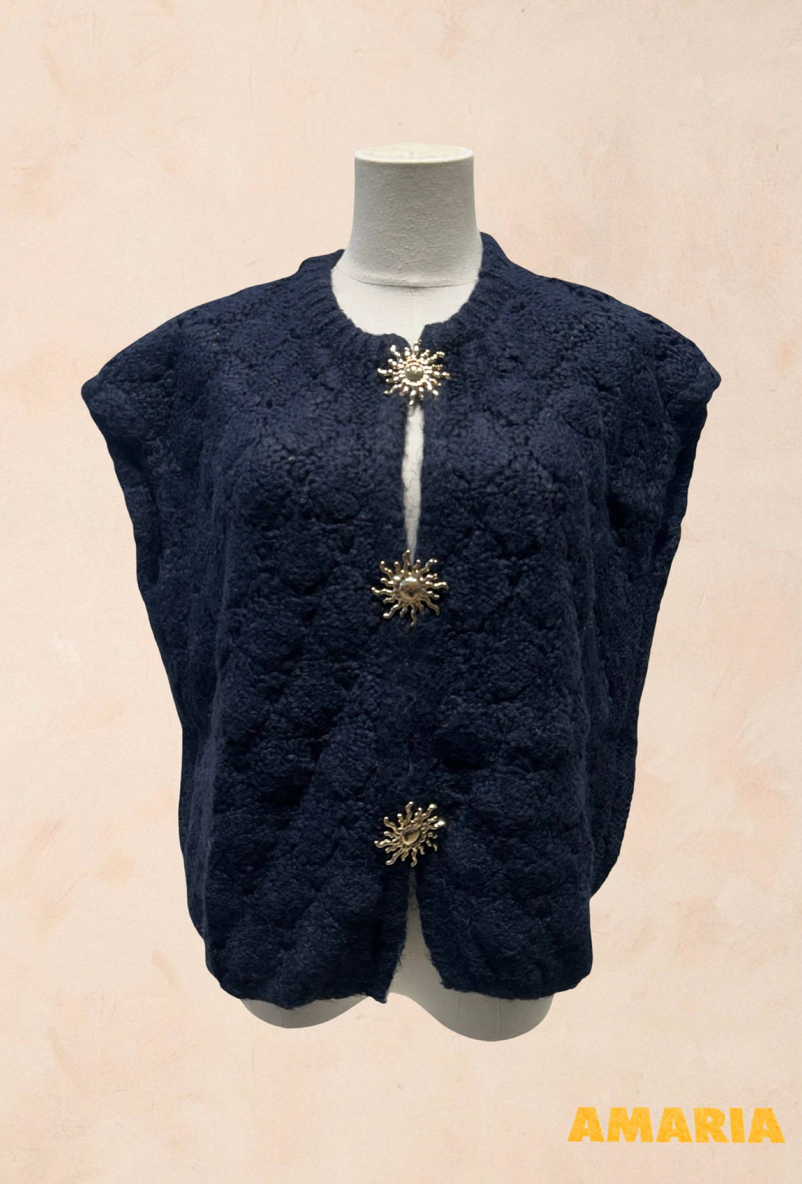 Gilet sans manches tricoté avec fermoirs bijoux