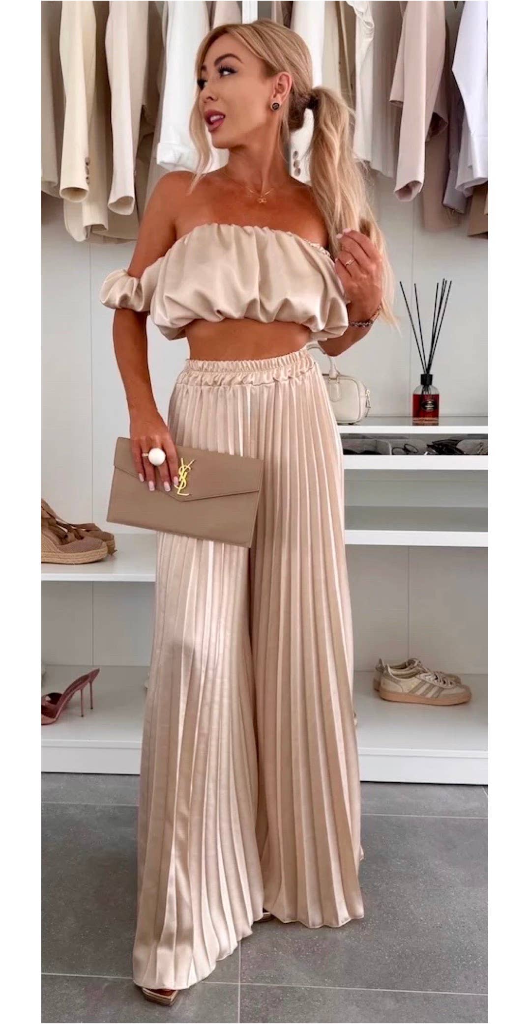 Ensemble Satiné – Top Bardot &Pantalon Palazzo Plissé